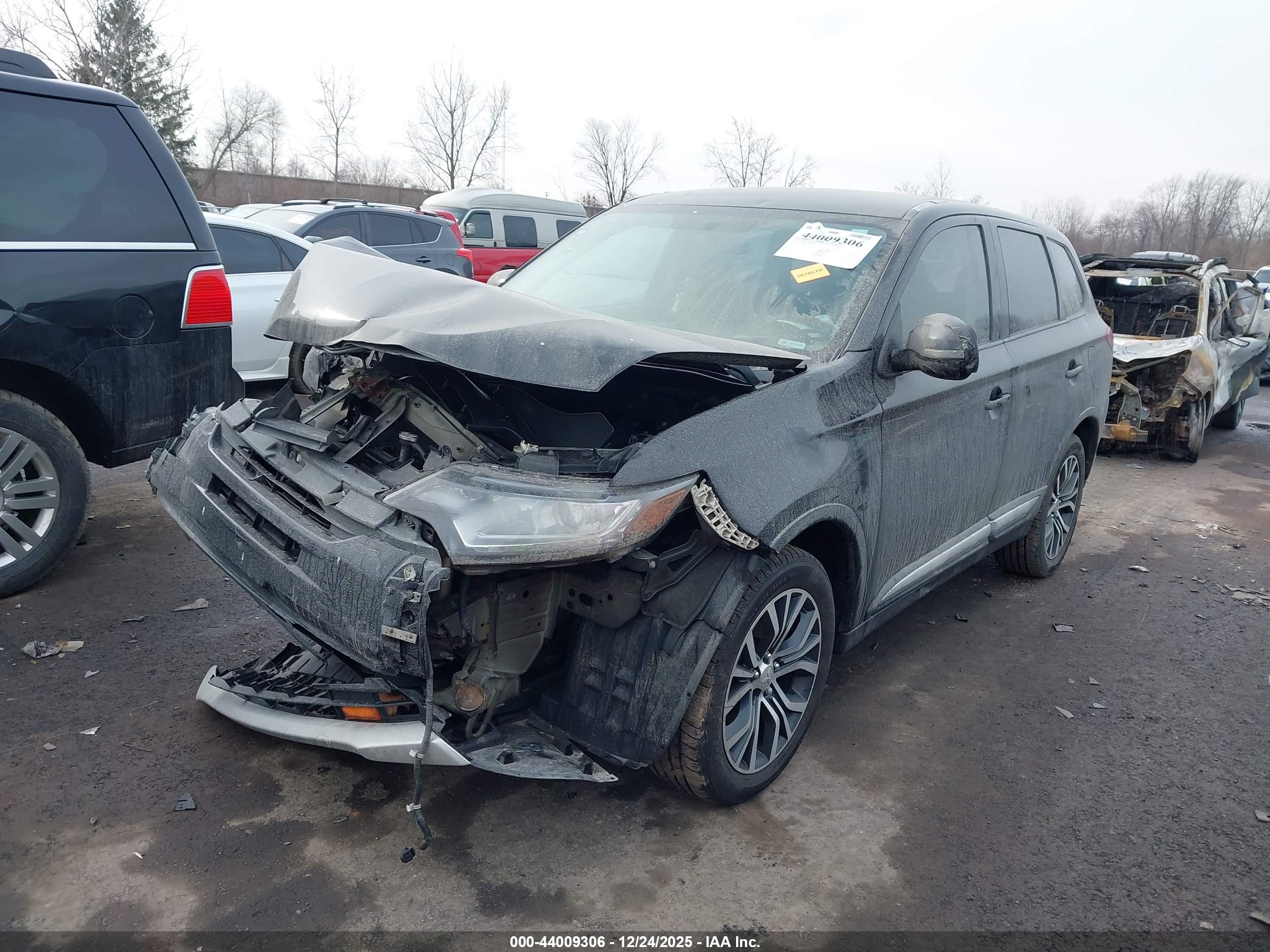 MITSUBISHI OUTLANDER image 2