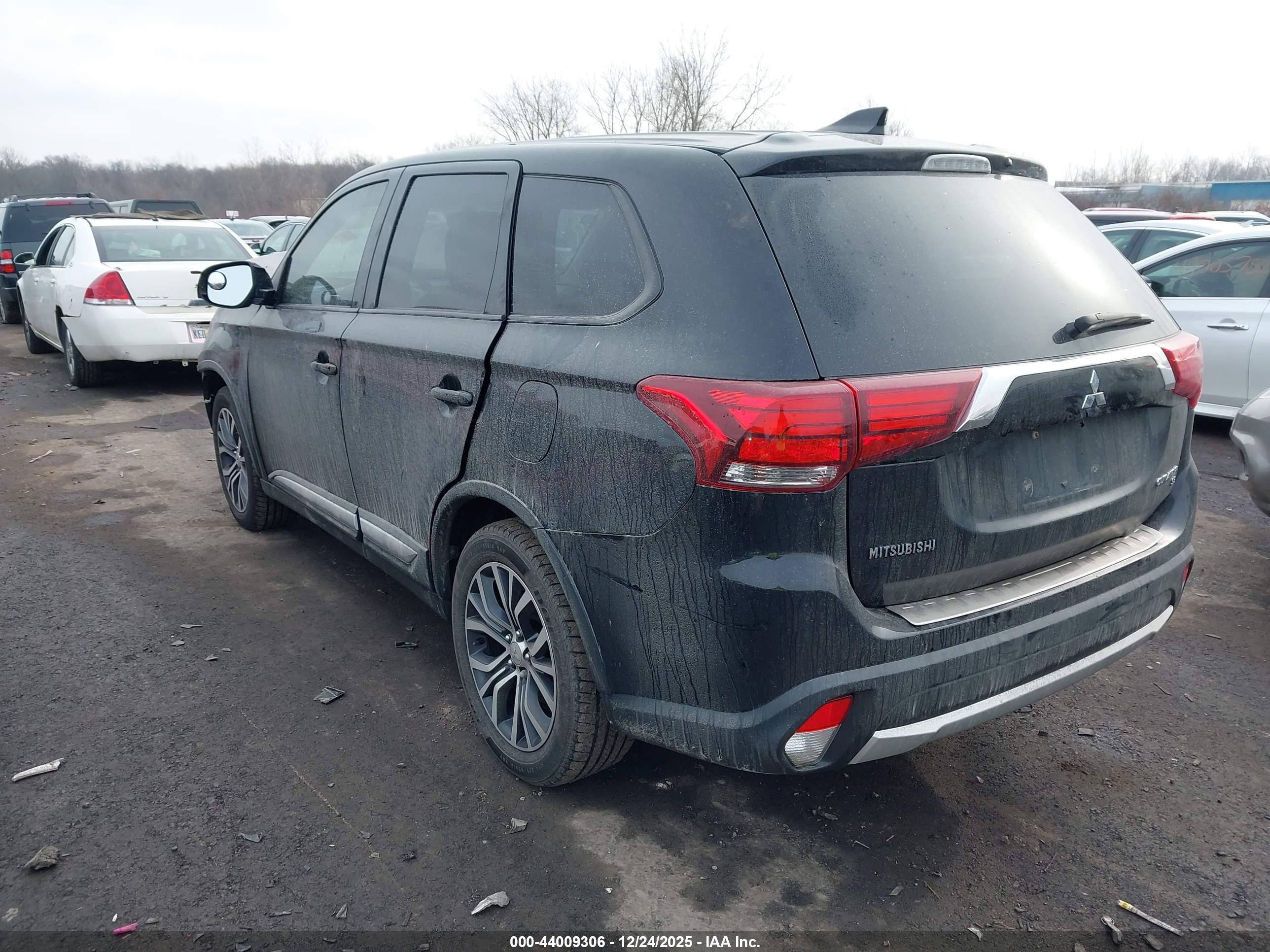 MITSUBISHI OUTLANDER image 3