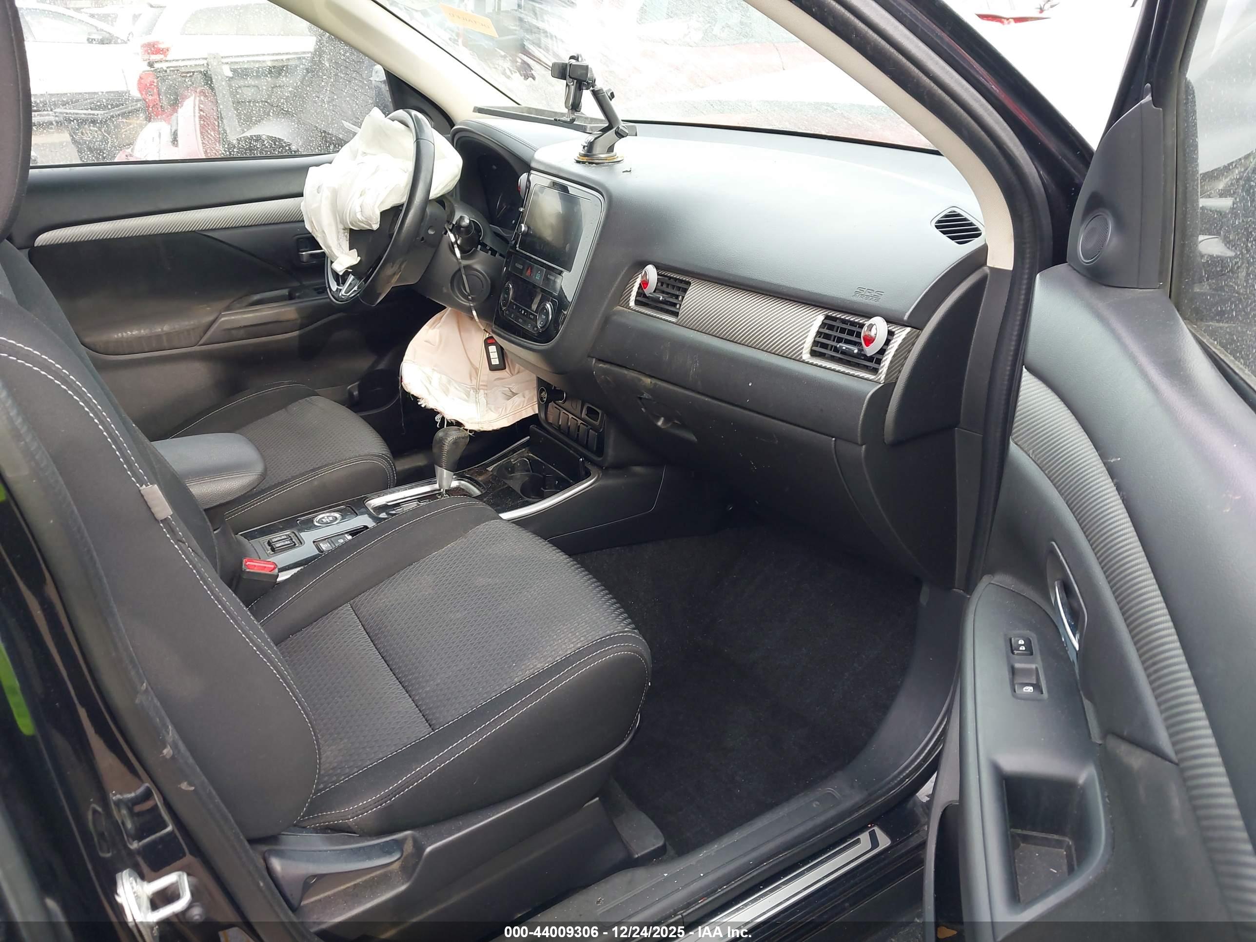 MITSUBISHI OUTLANDER image 5