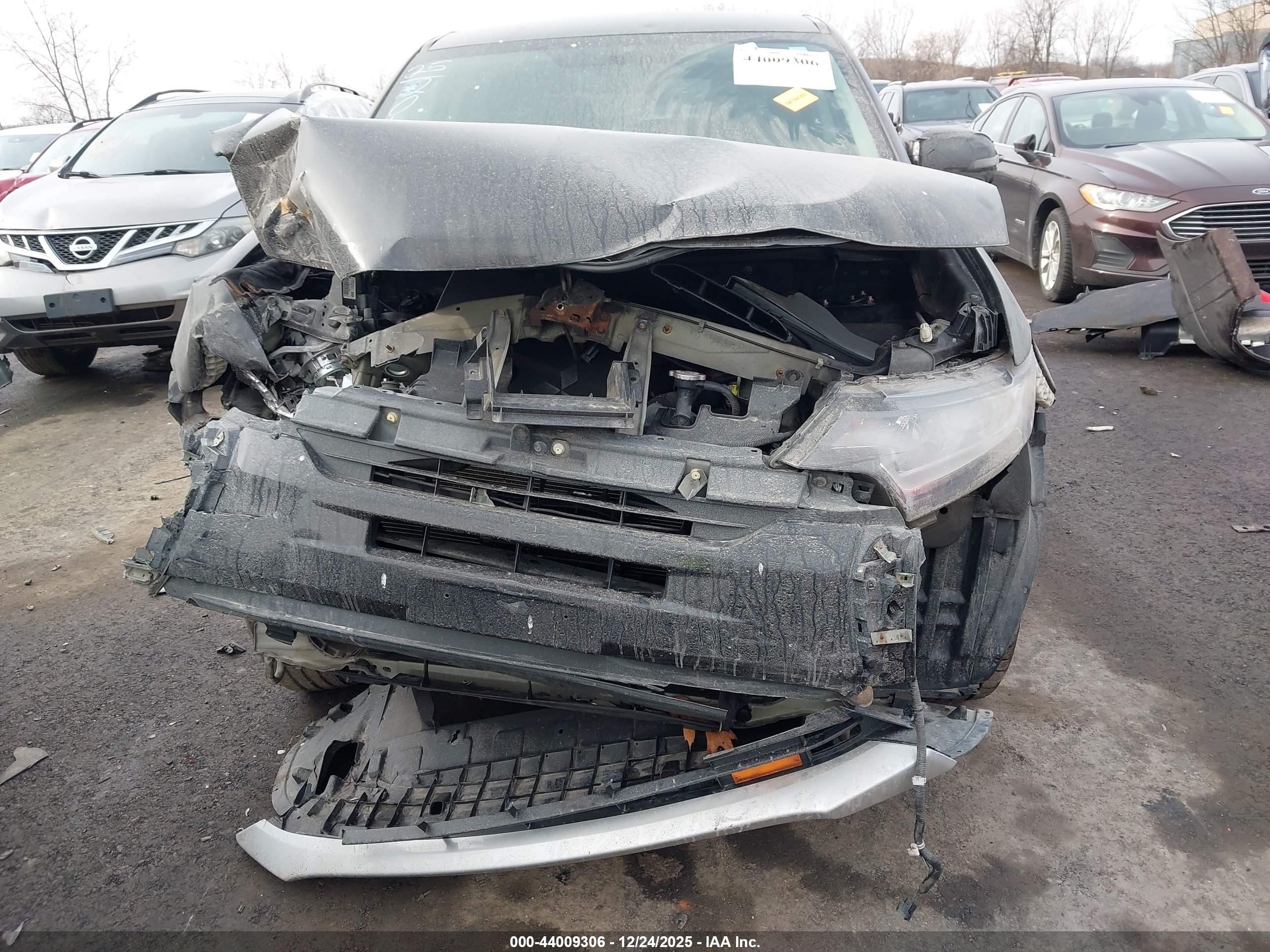 MITSUBISHI OUTLANDER image 6