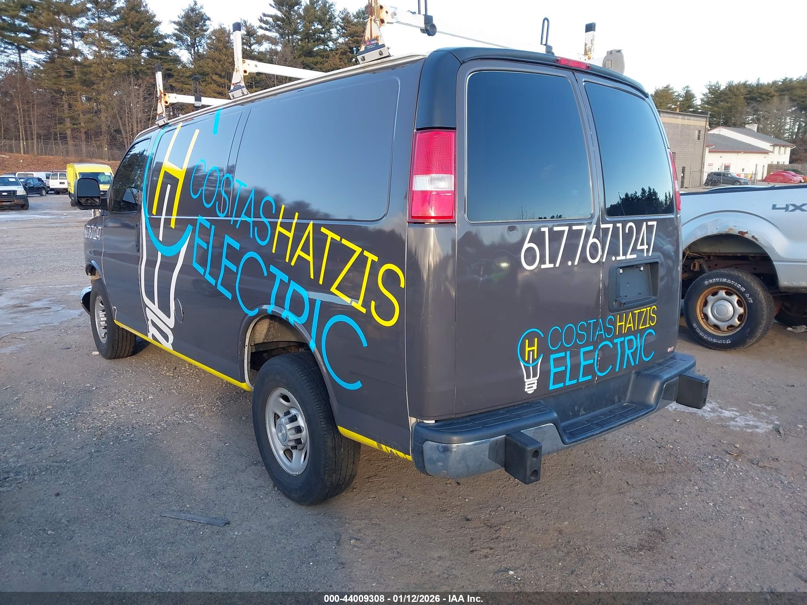 CHEVROLET EXPRESS image 3