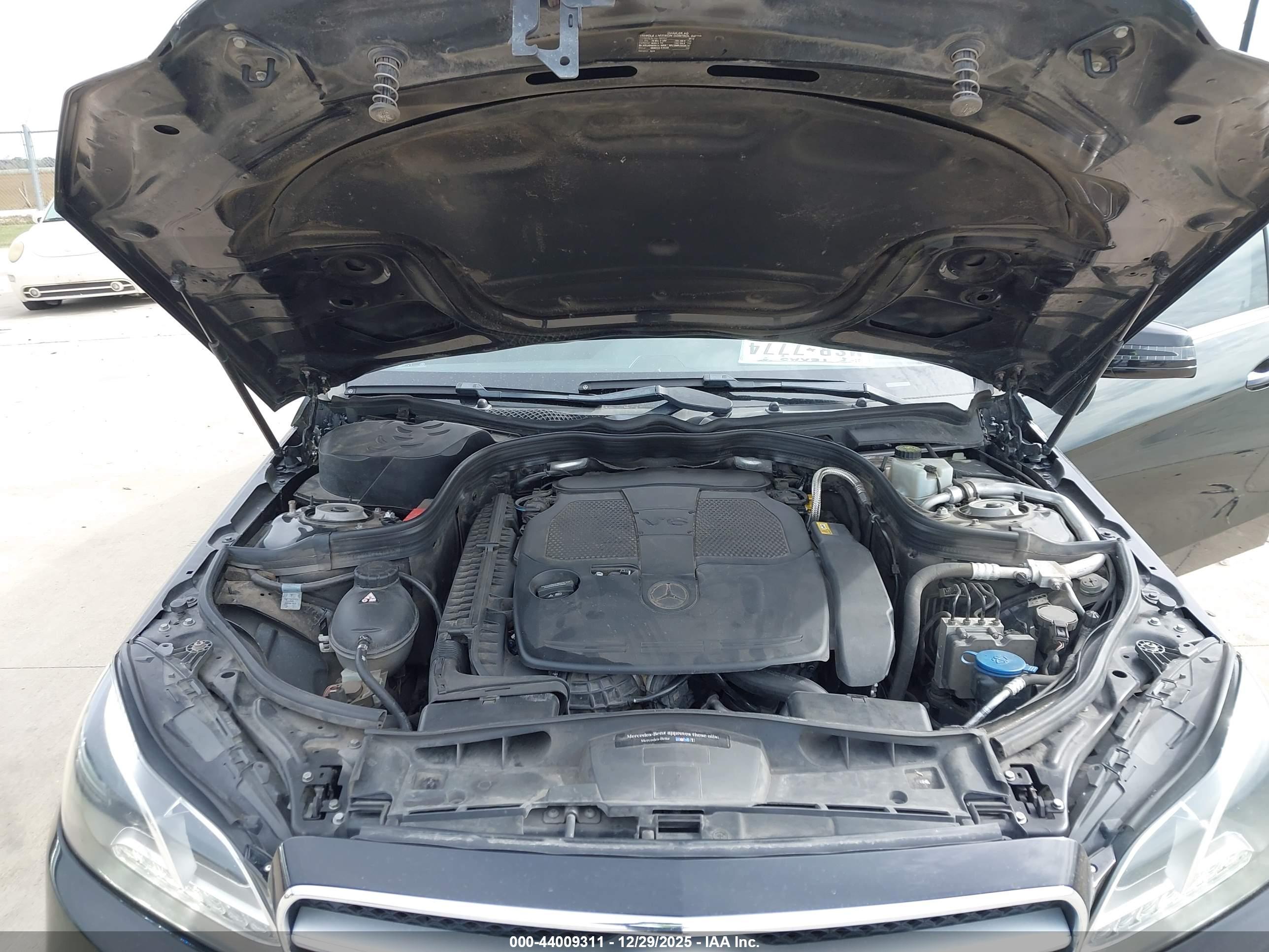 MERCEDES-BENZ E image 10