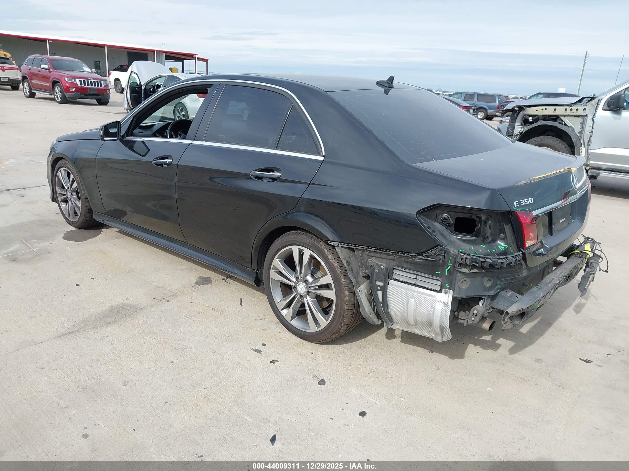 MERCEDES-BENZ E image 3
