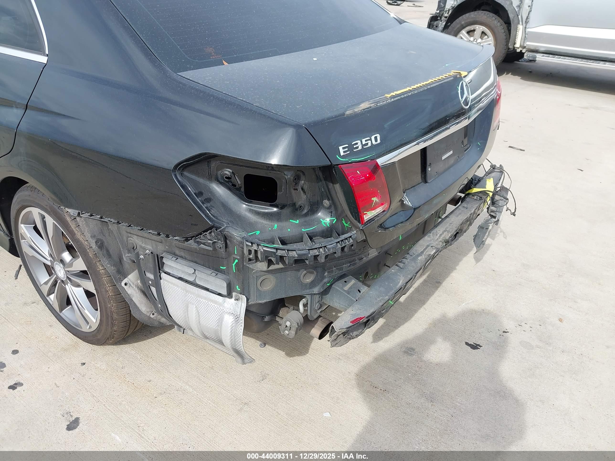 MERCEDES-BENZ E image 6