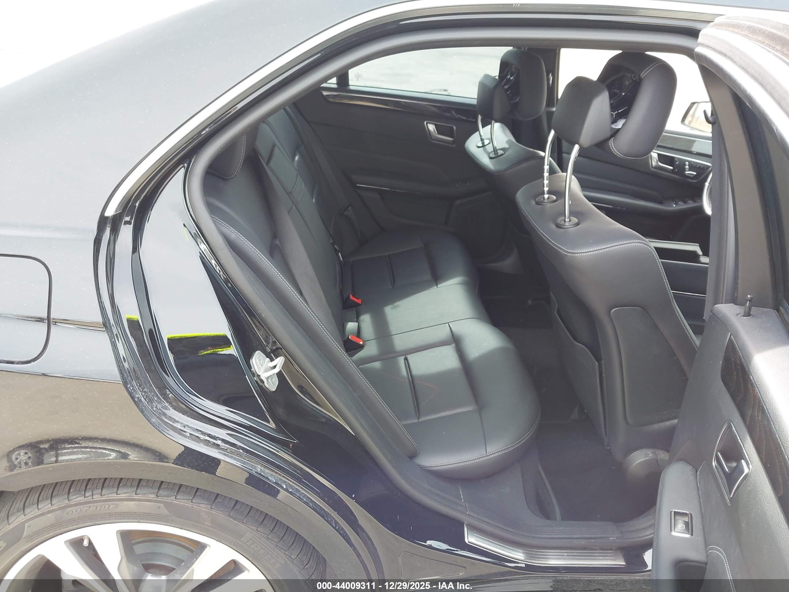 MERCEDES-BENZ E image 8