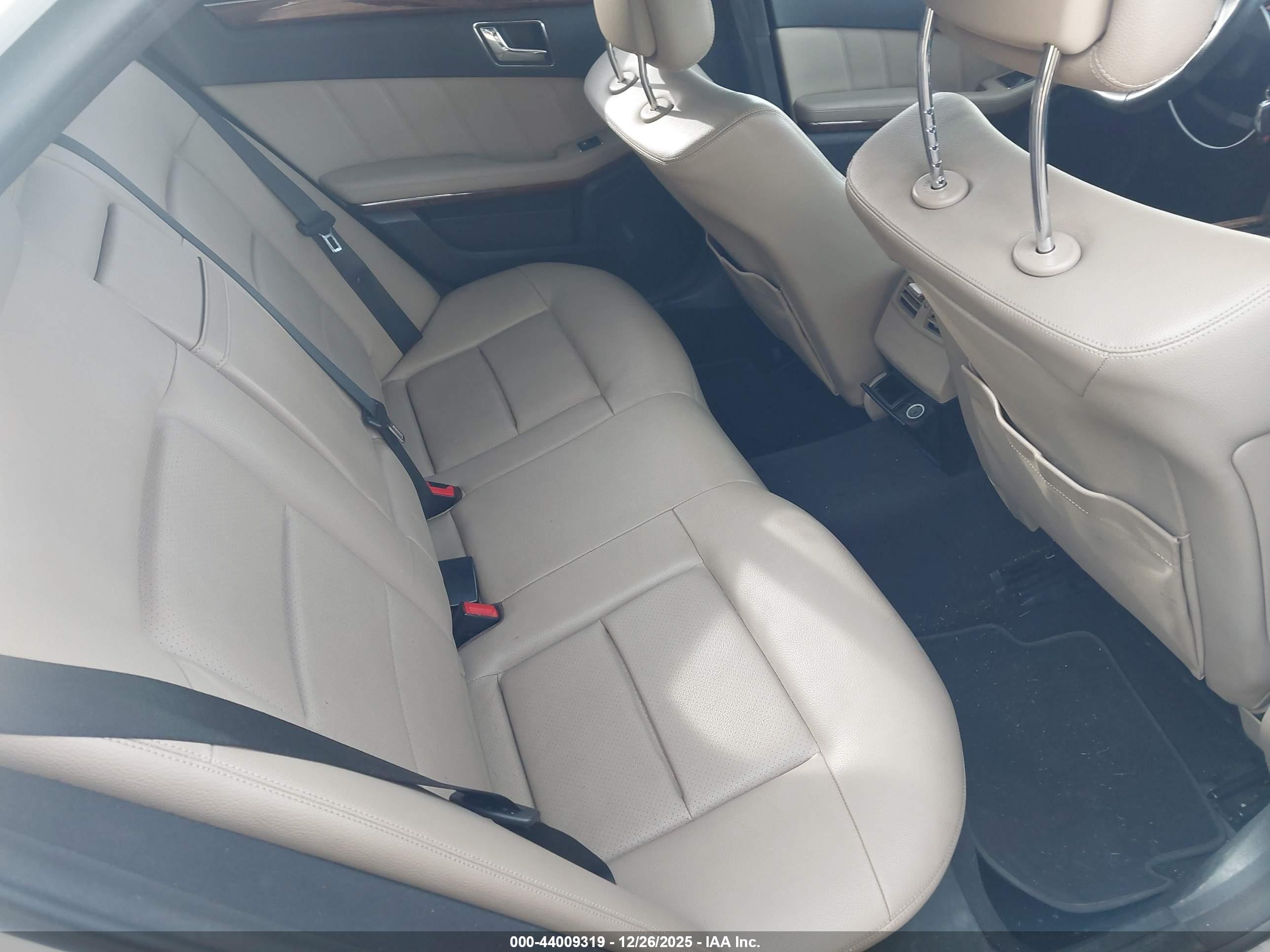 MERCEDES-BENZ E image 8