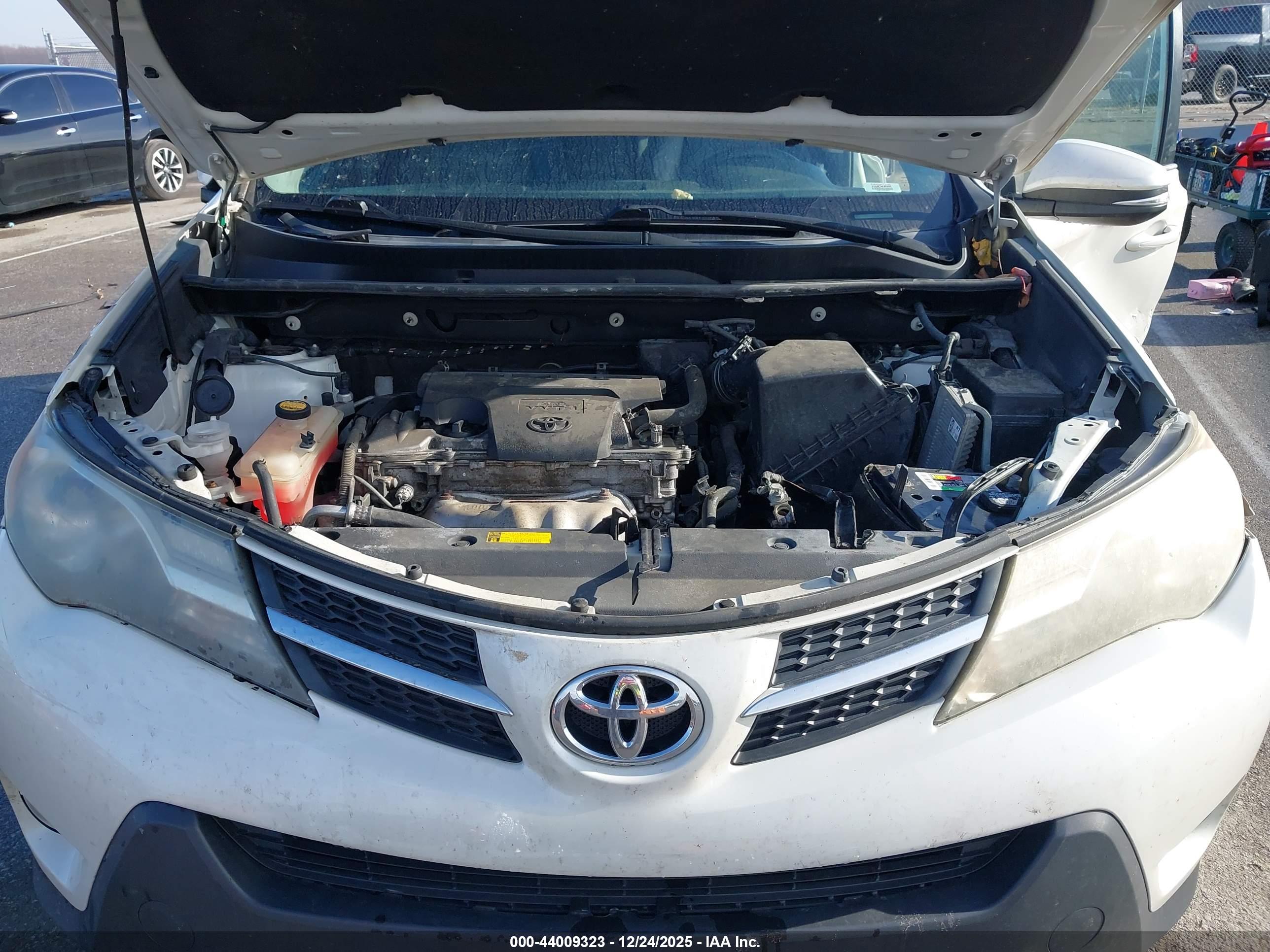 TOYOTA RAV4 image 10