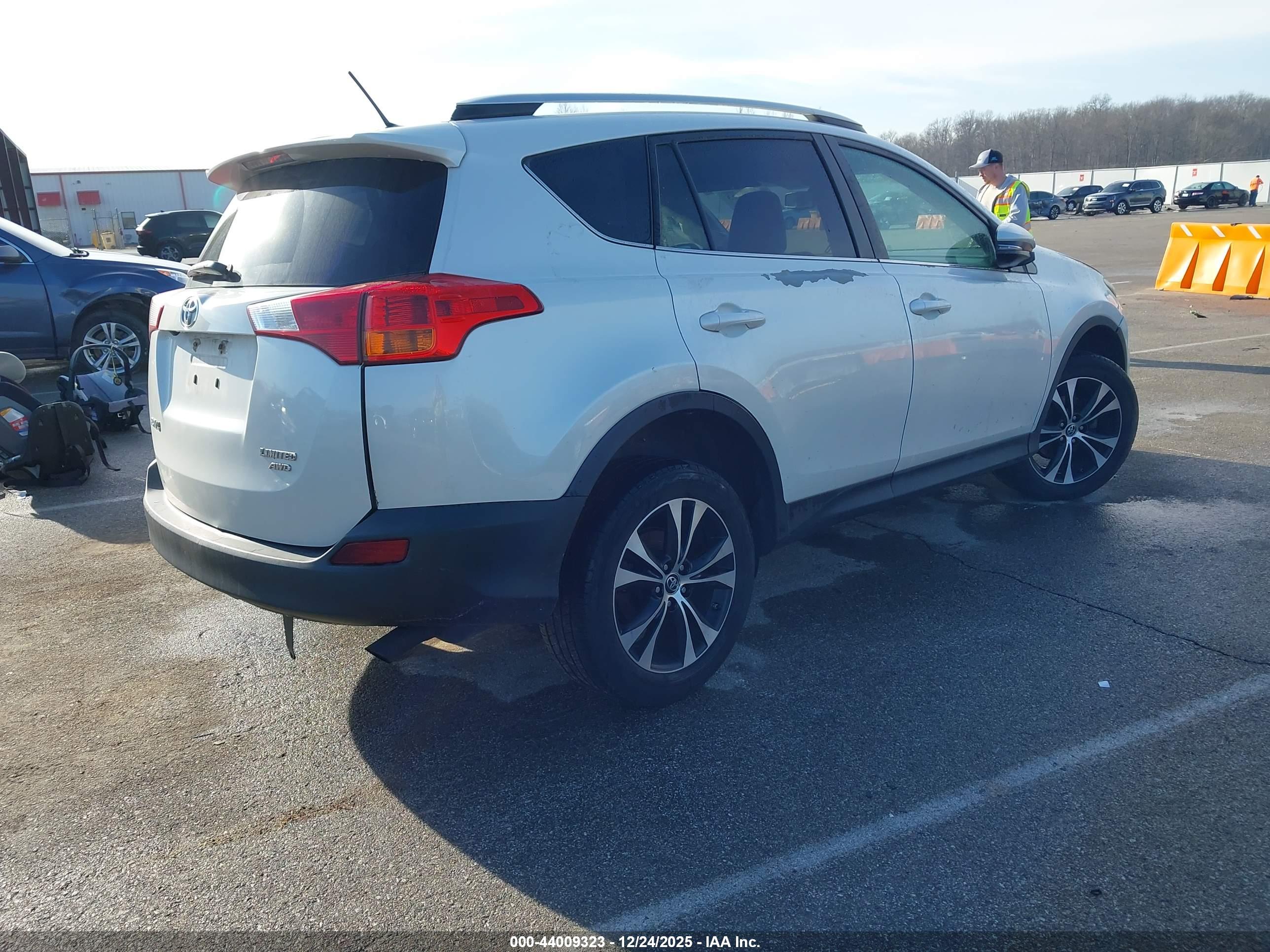 TOYOTA RAV4 image 4