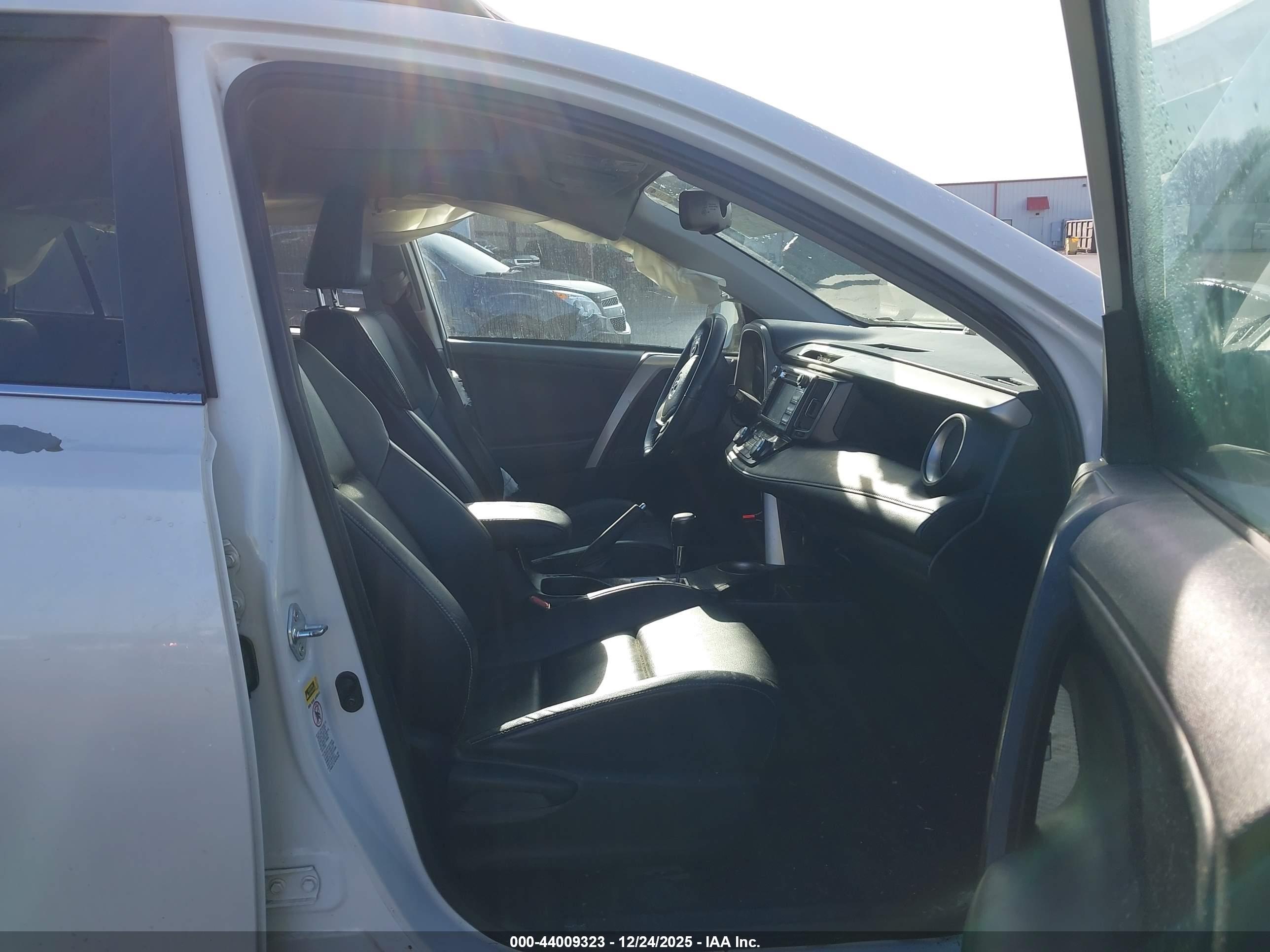 TOYOTA RAV4 image 5