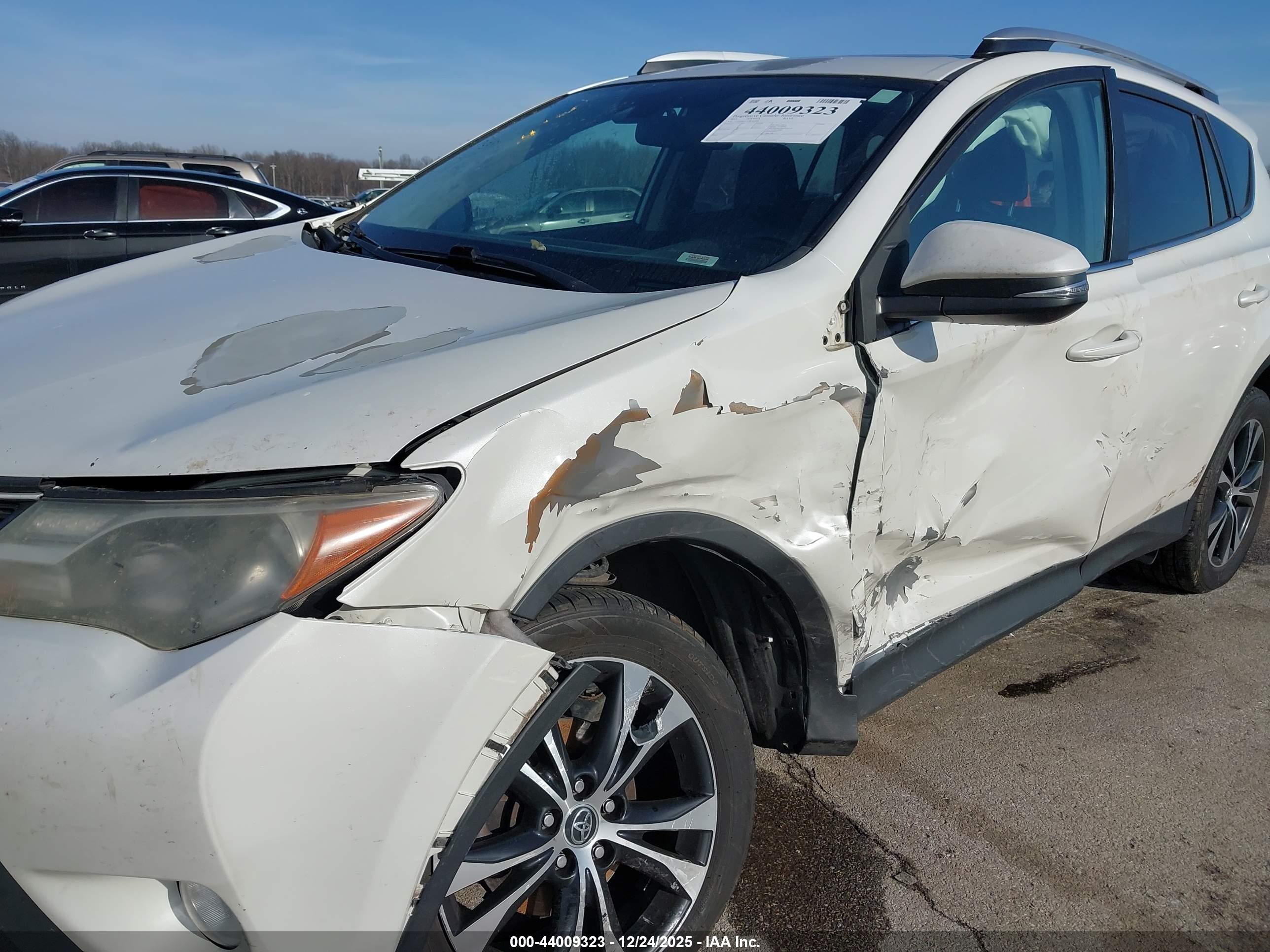 TOYOTA RAV4 image 6