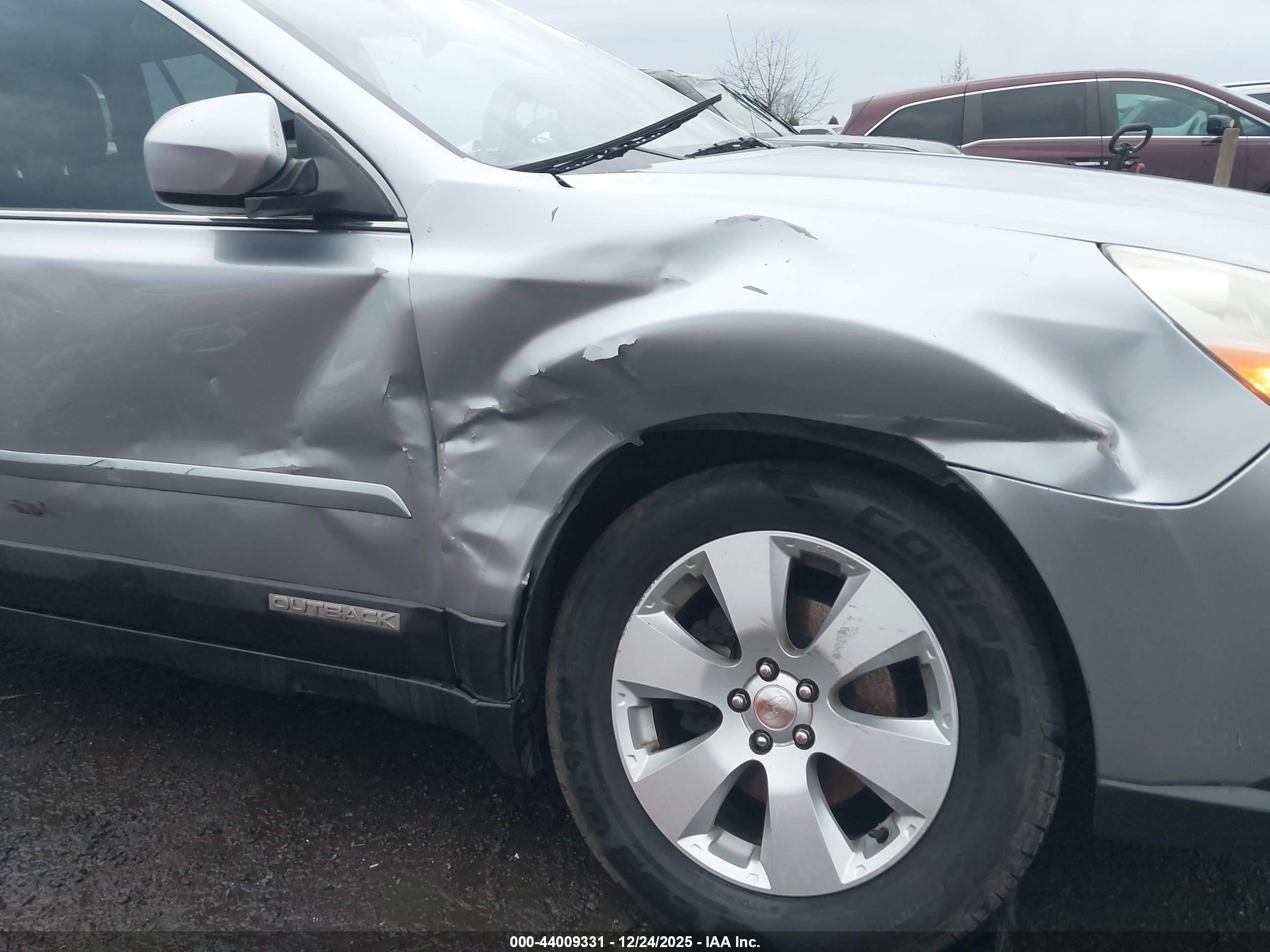 SUBARU OUTBACK image 6