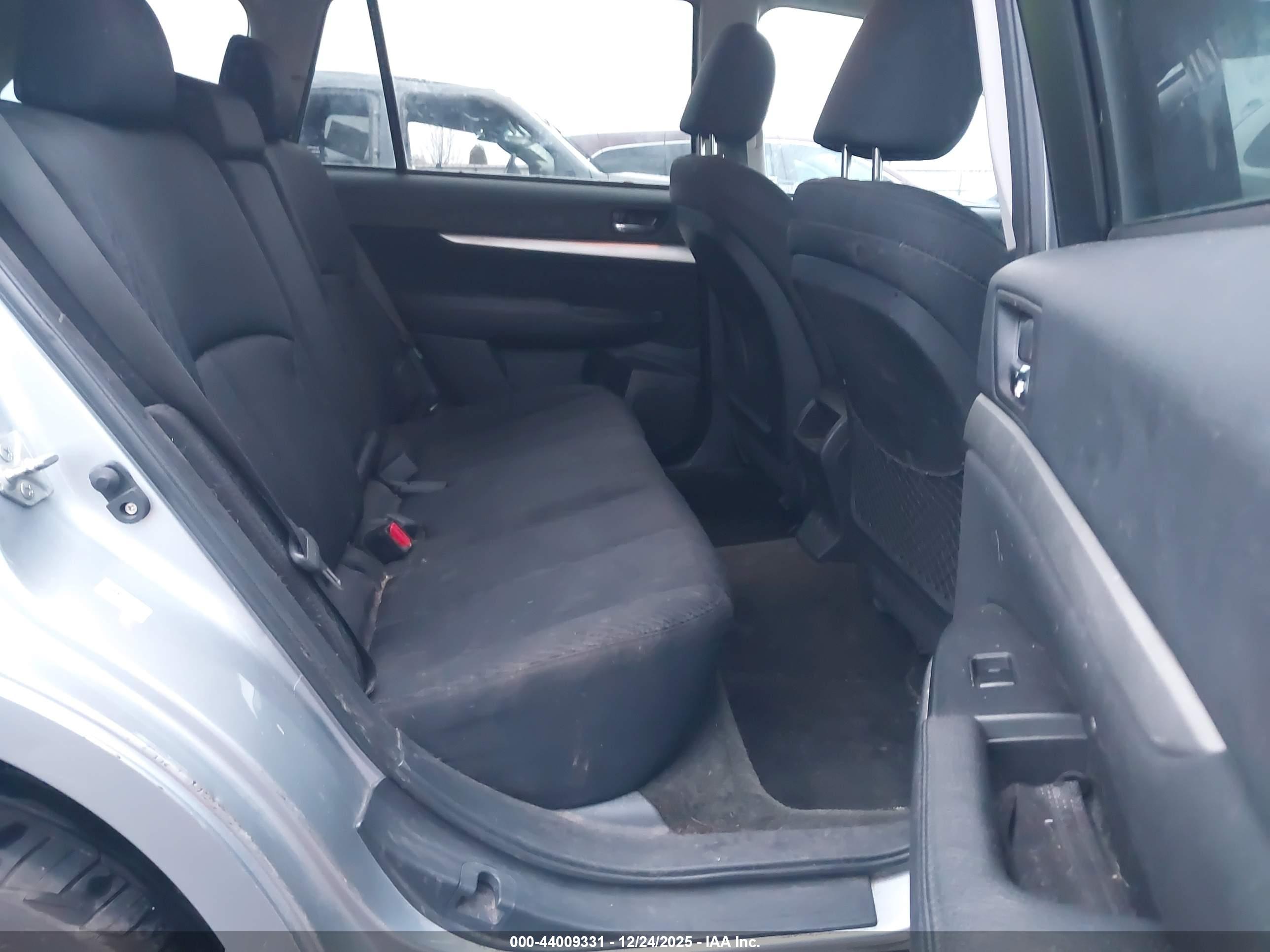 SUBARU OUTBACK image 8