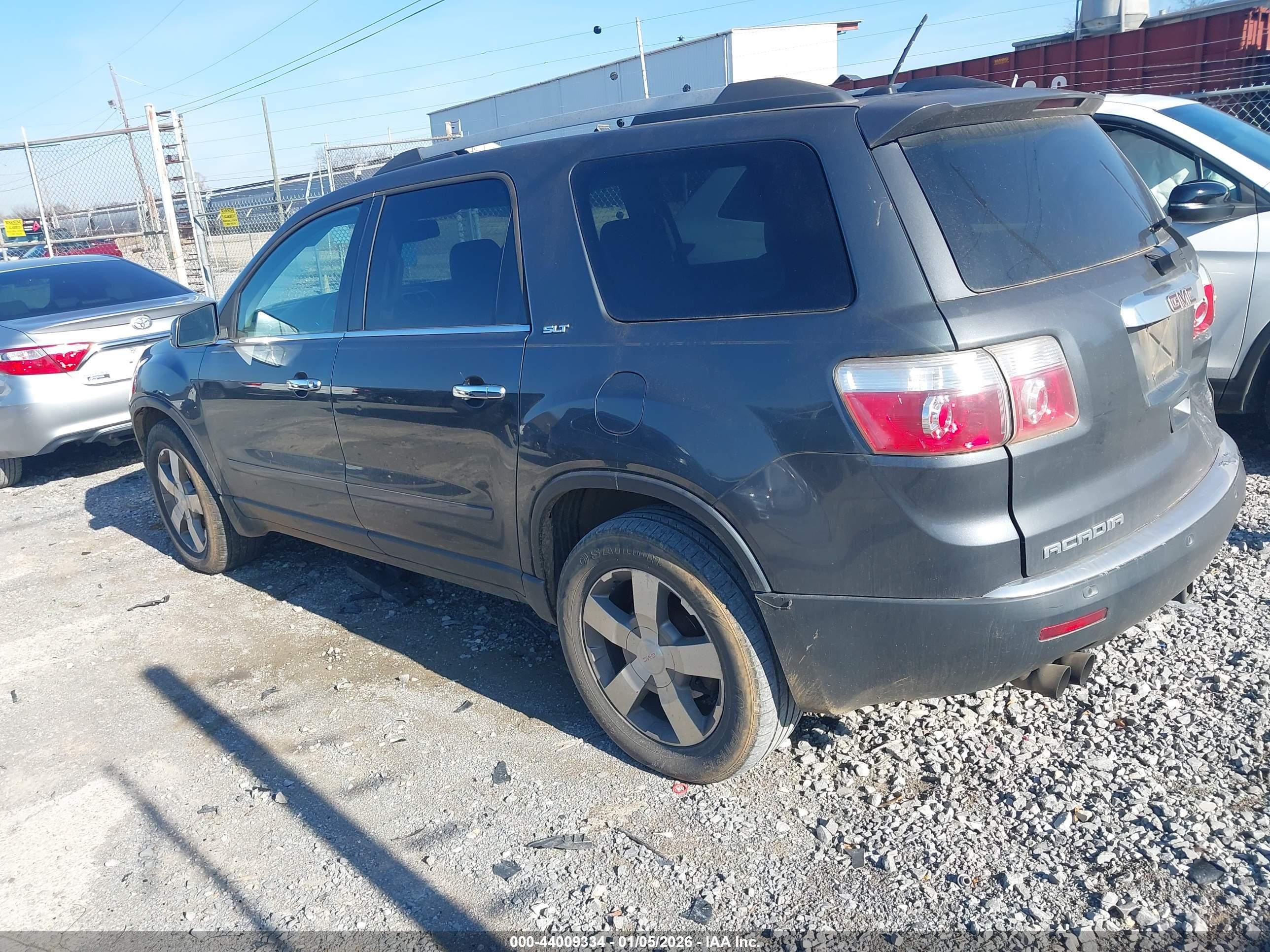 GMC ACADIA image 3