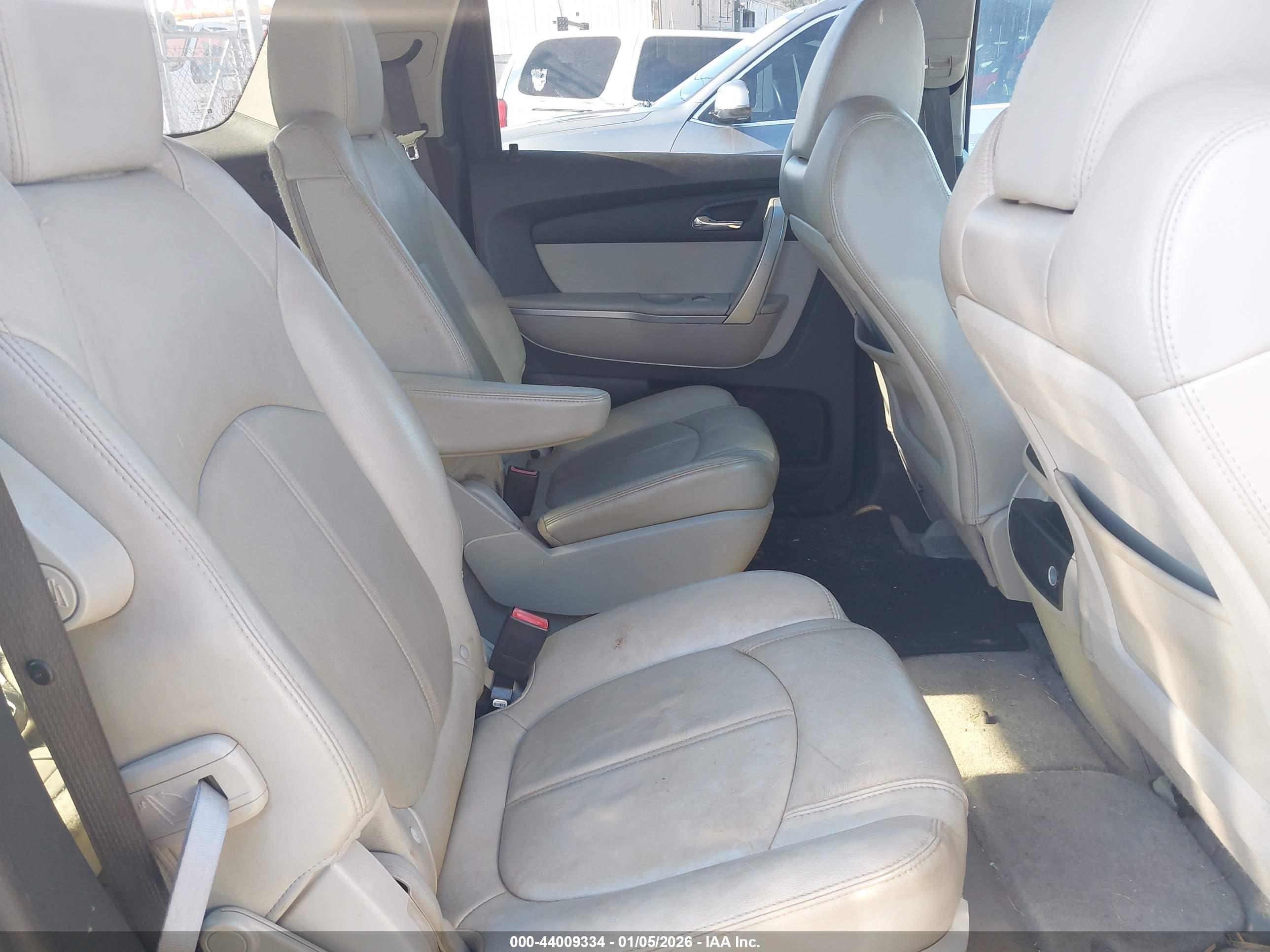 GMC ACADIA image 8