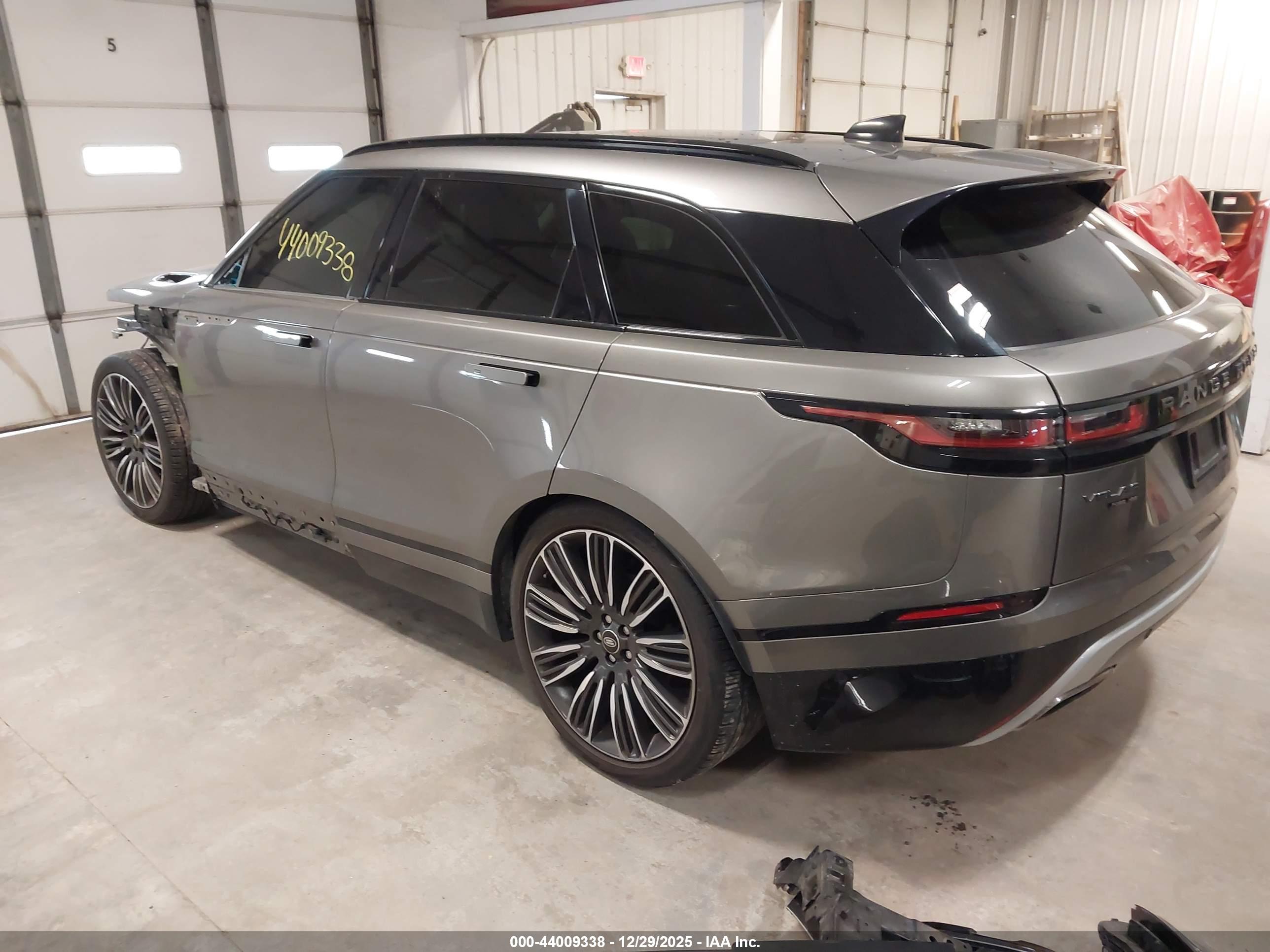 LAND ROVER image 3