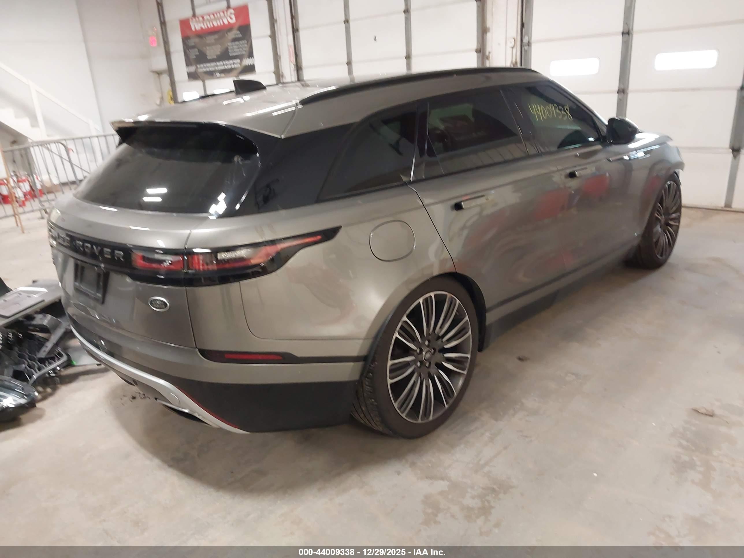LAND ROVER image 4