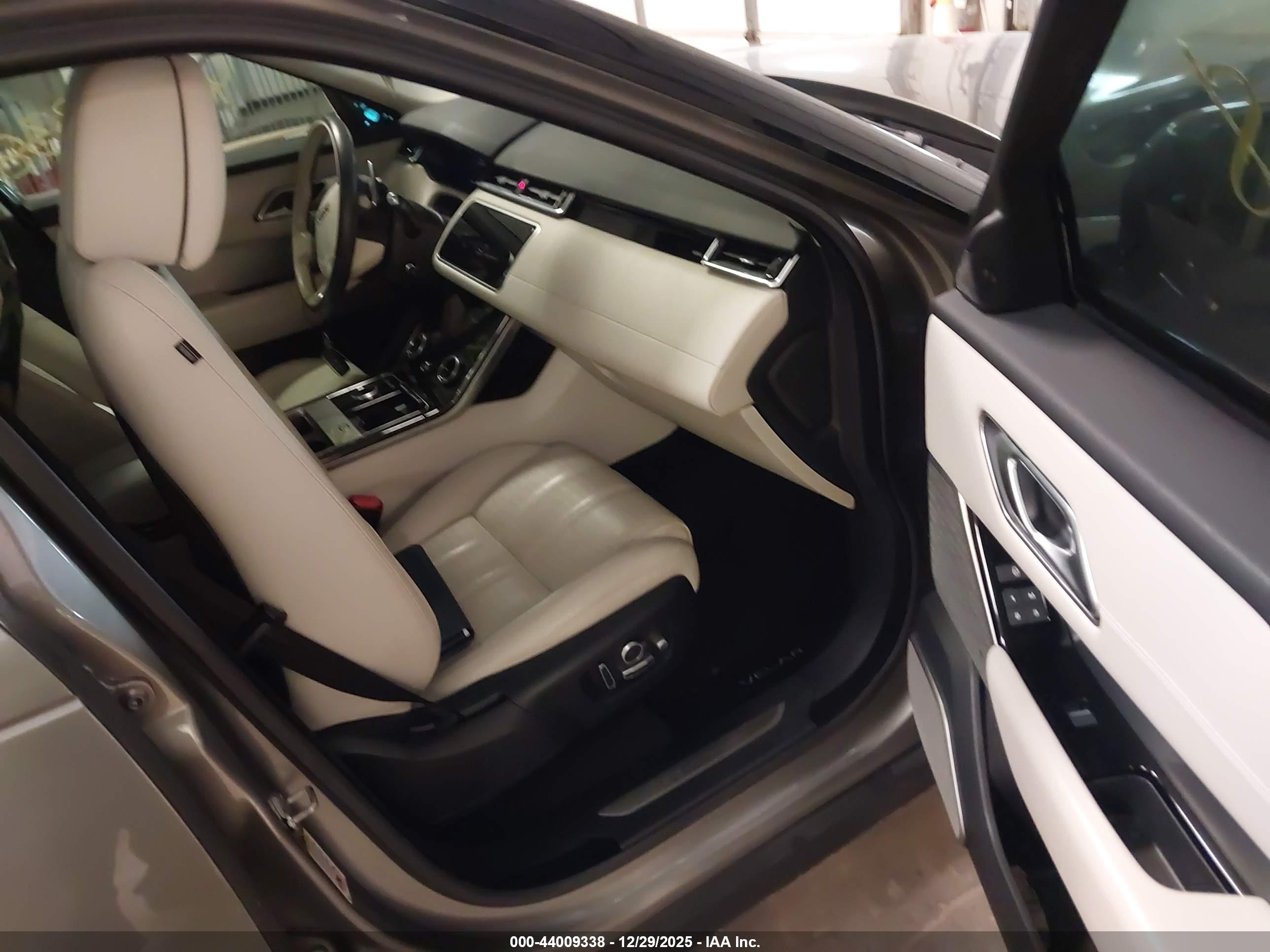 LAND ROVER image 5