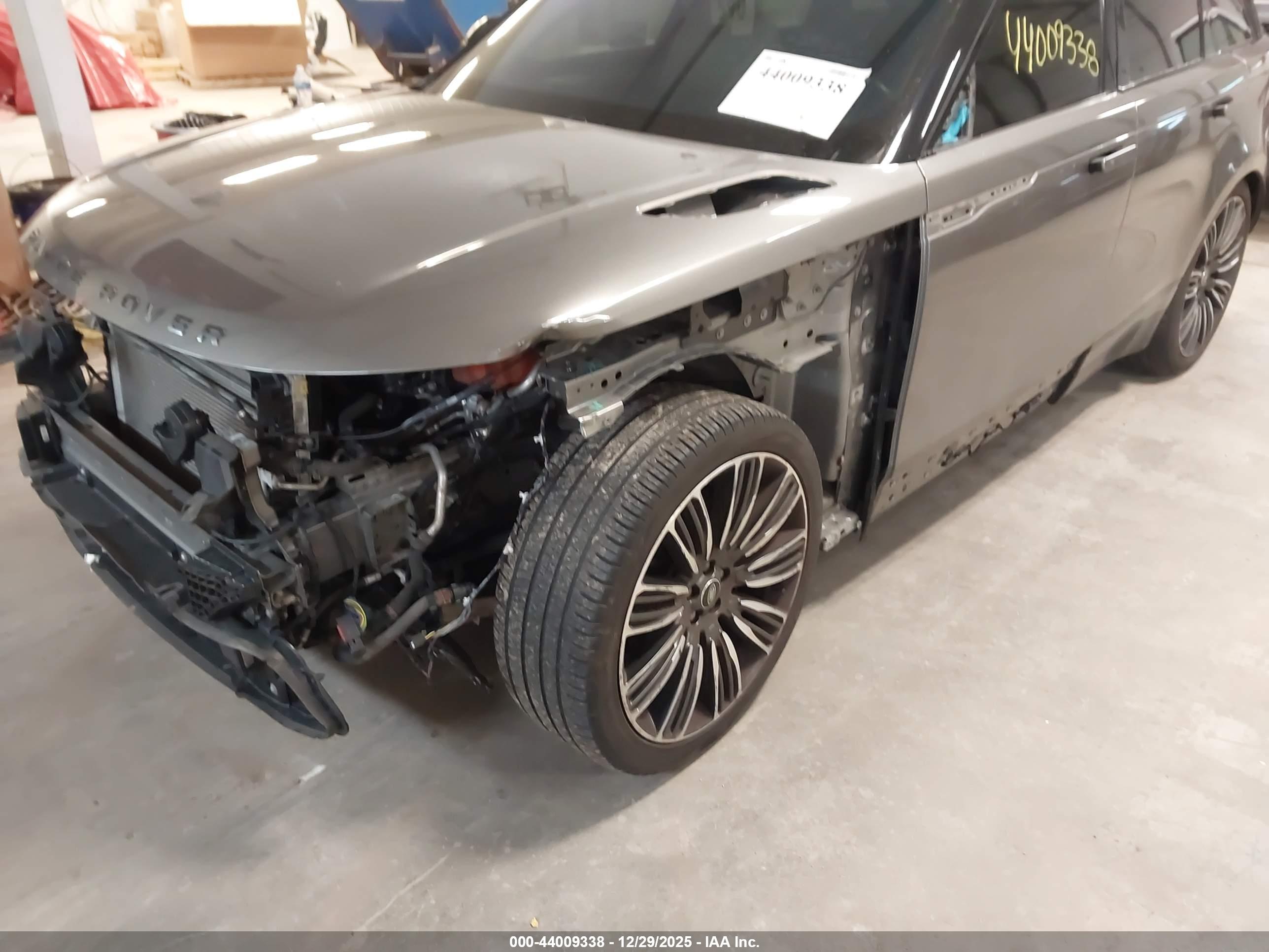 LAND ROVER image 6