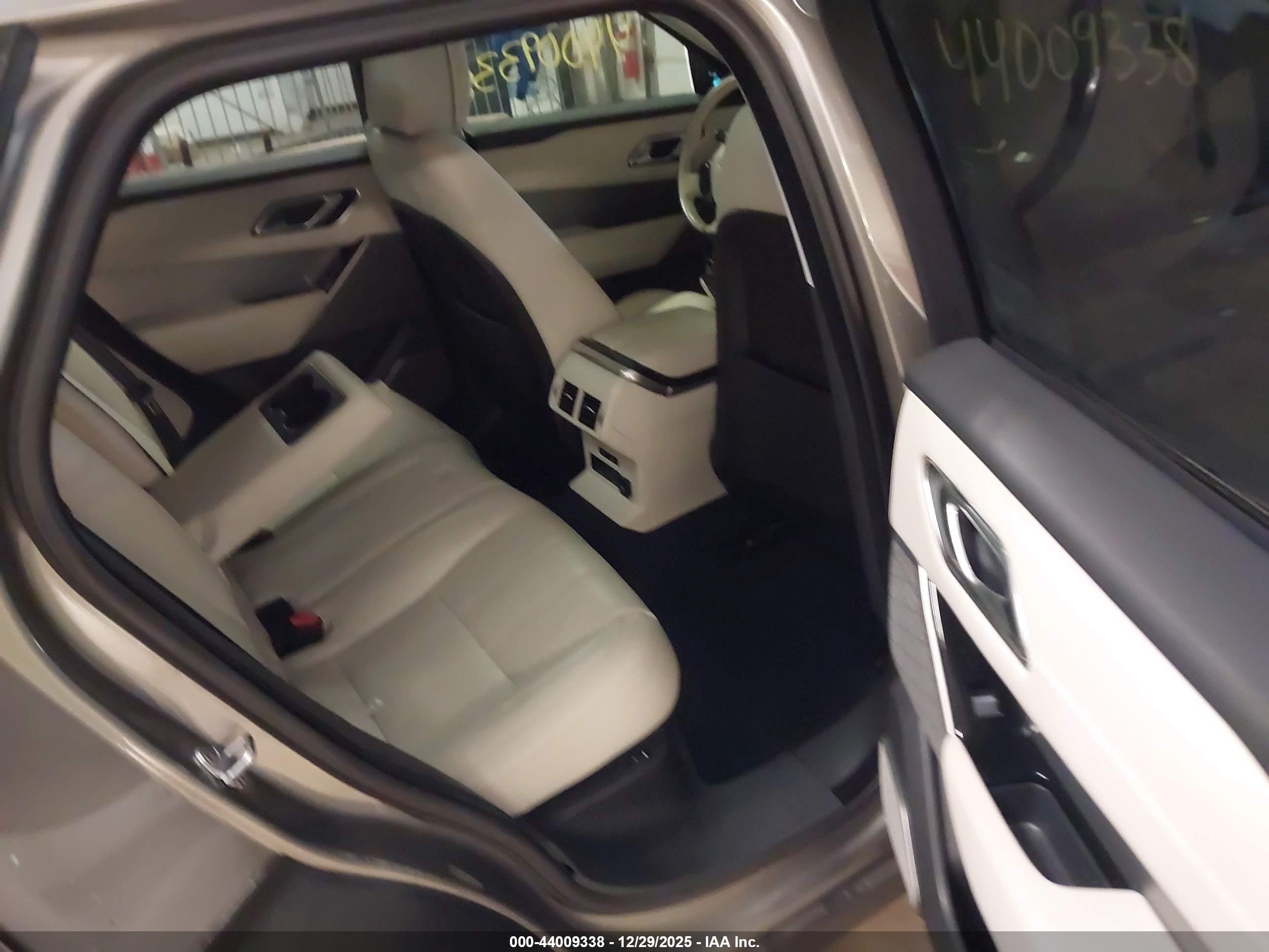 LAND ROVER image 8