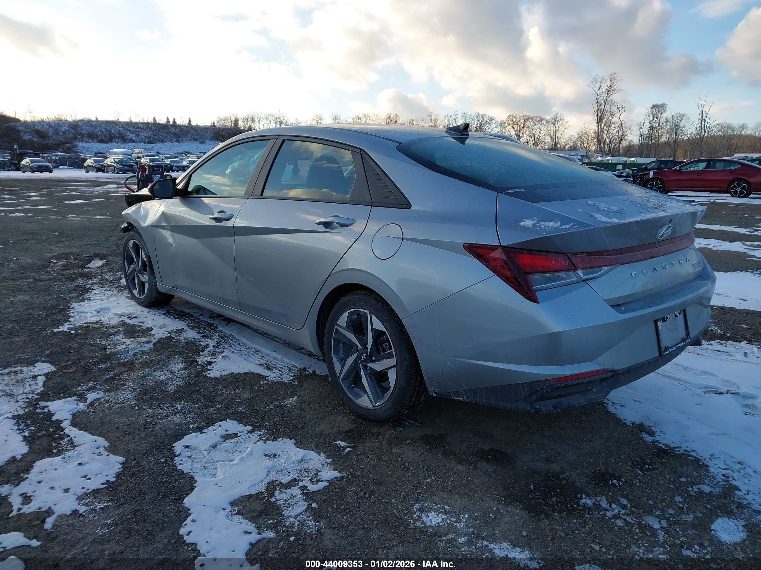HYUNDAI ELANTRA image 3