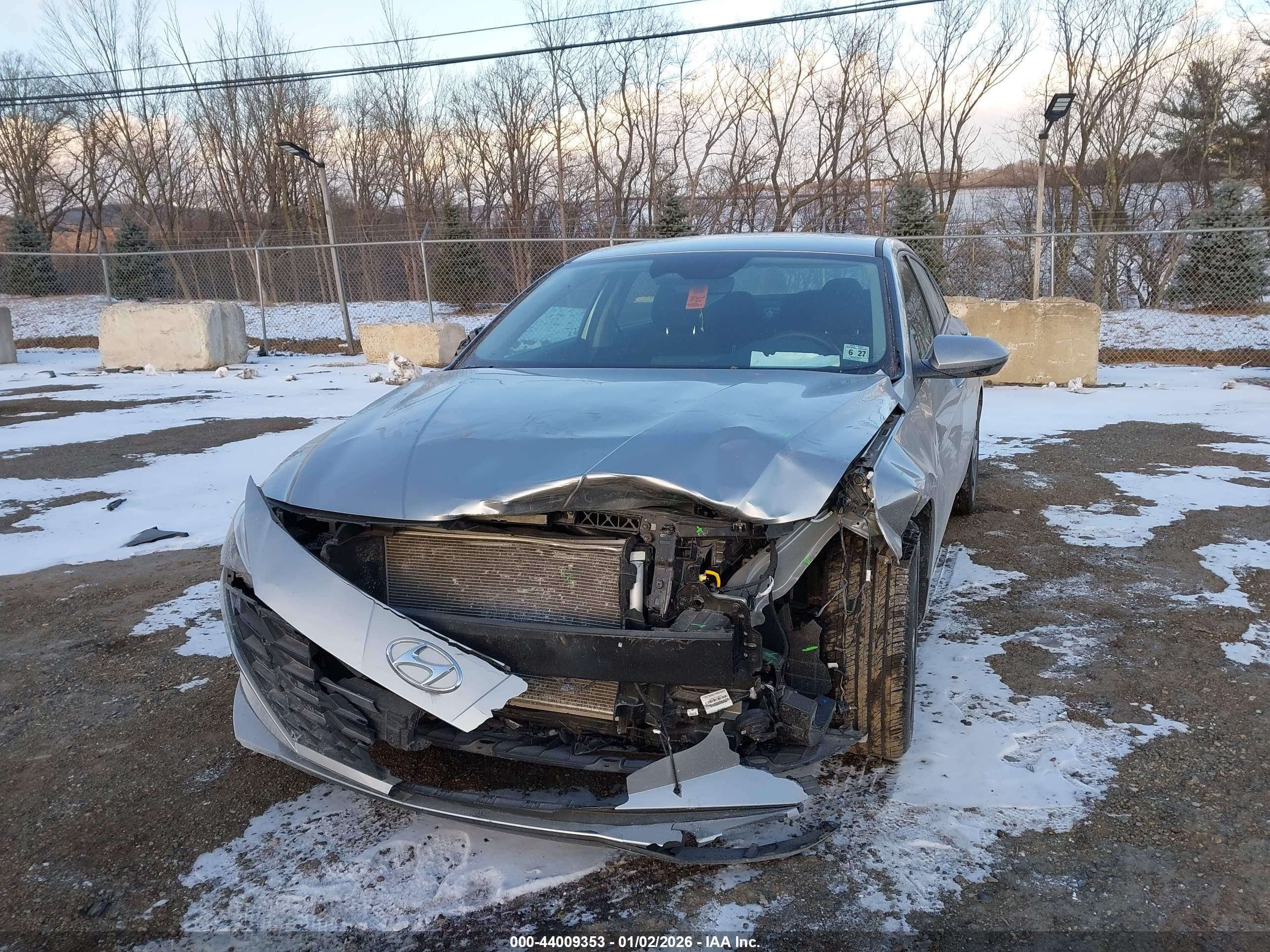 HYUNDAI ELANTRA image 6
