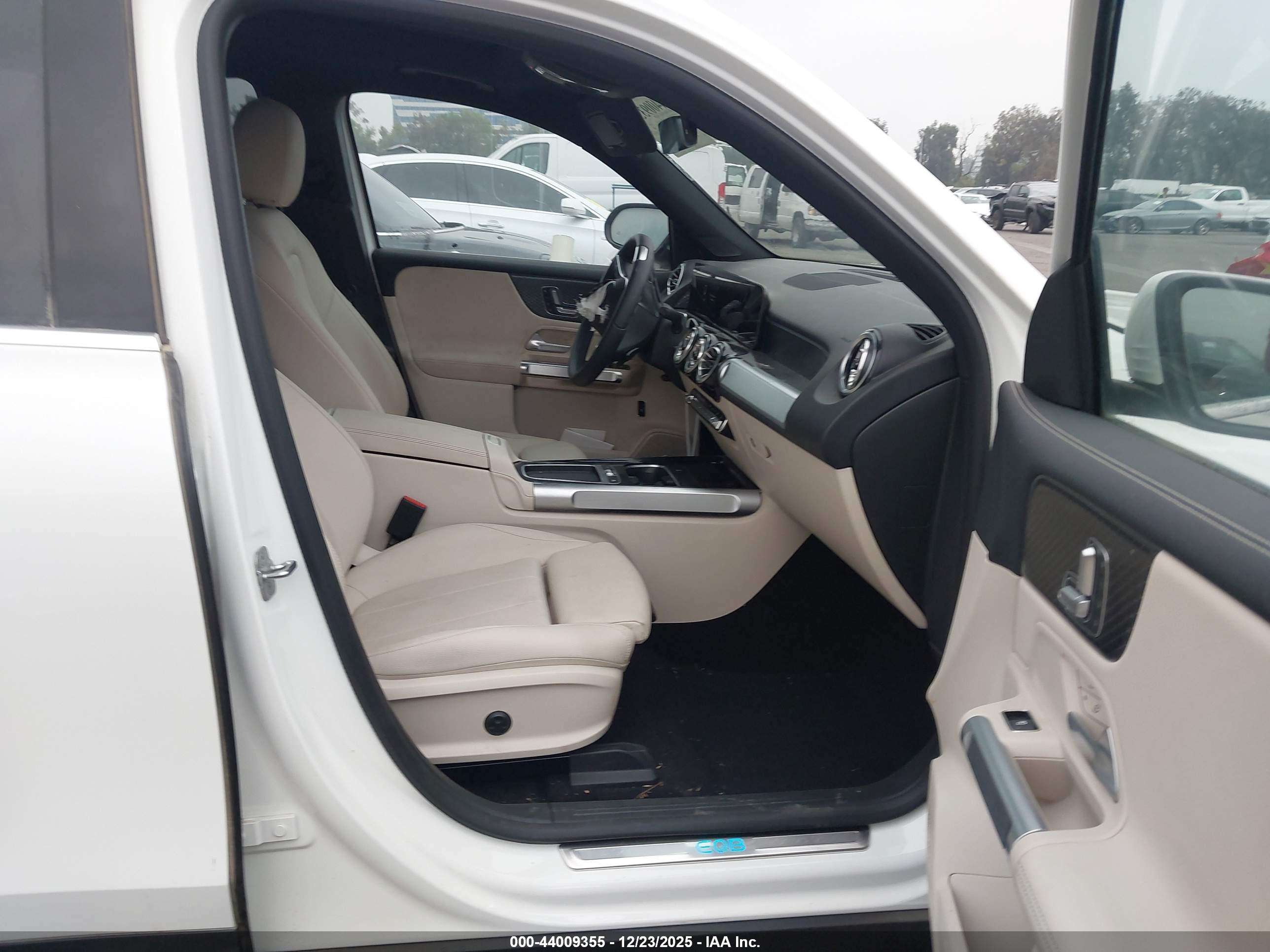 MERCEDES-BENZ EQB image 5