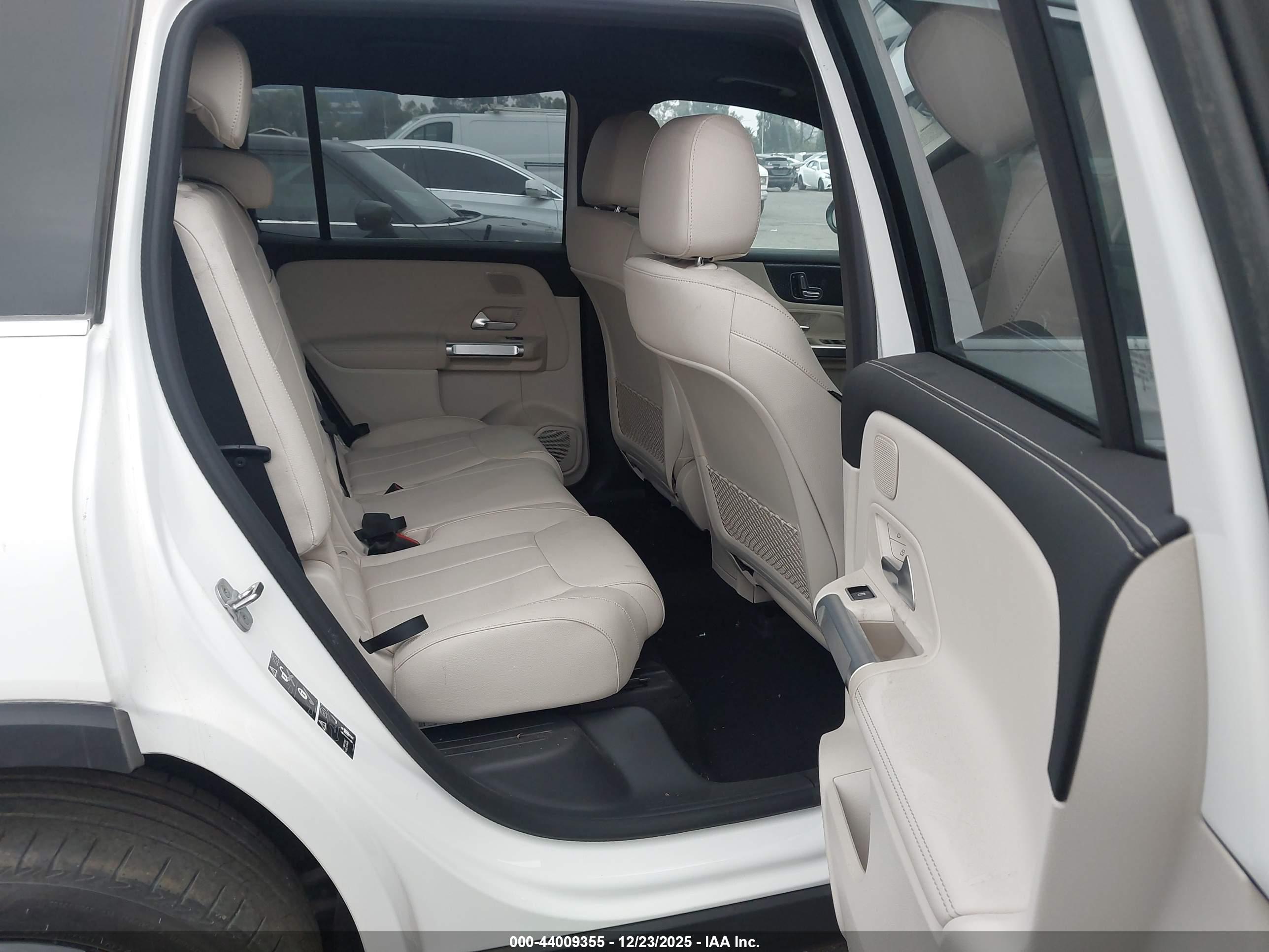 MERCEDES-BENZ EQB image 8