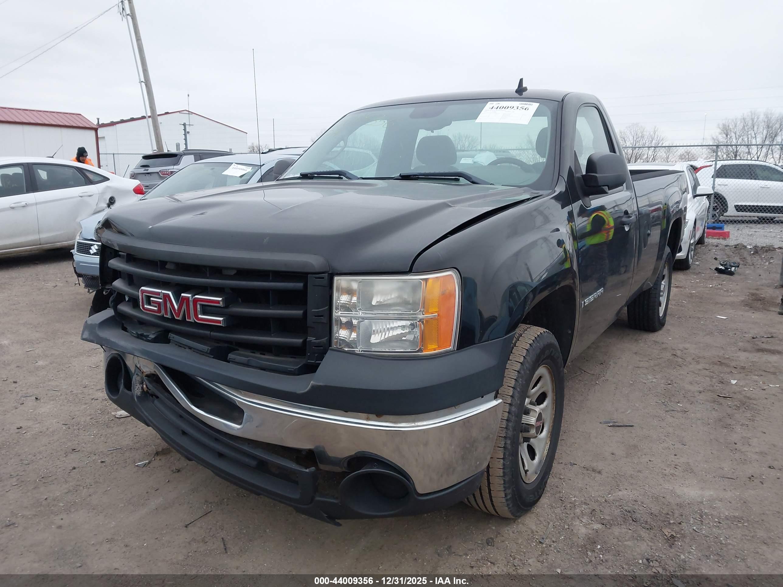 GMC SIERRA image 2