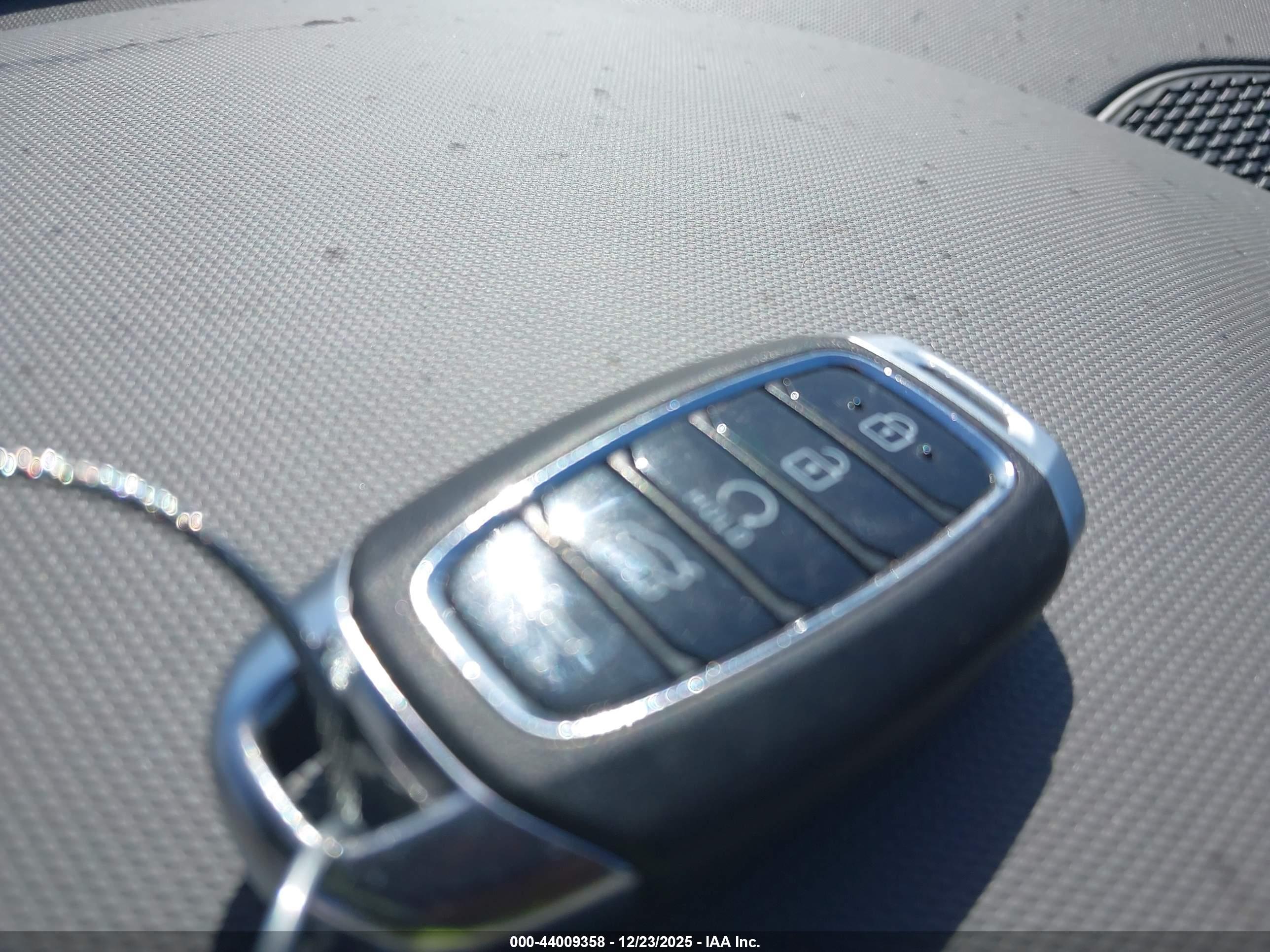 HYUNDAI ELANTRA image 11