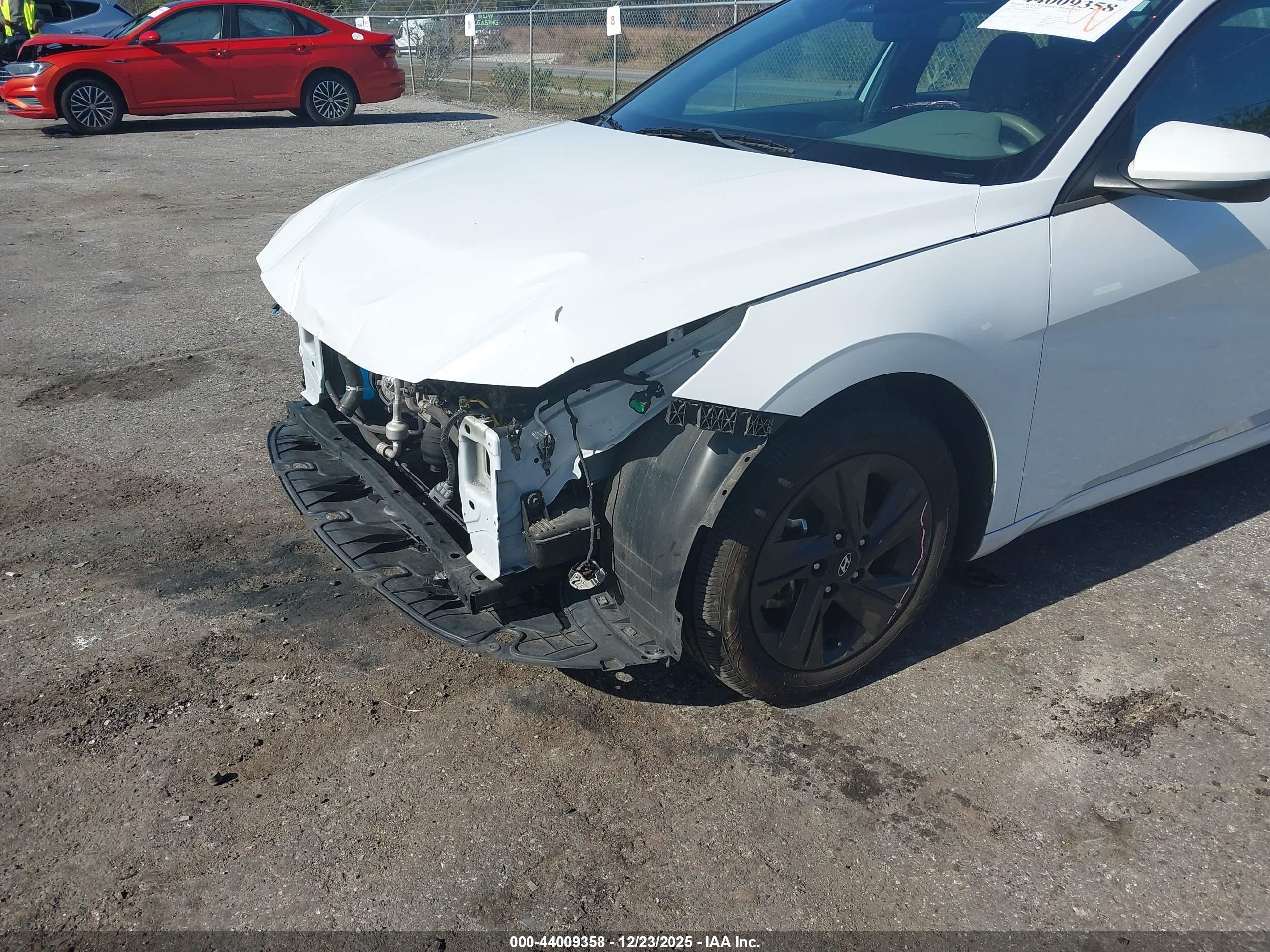 HYUNDAI ELANTRA image 6
