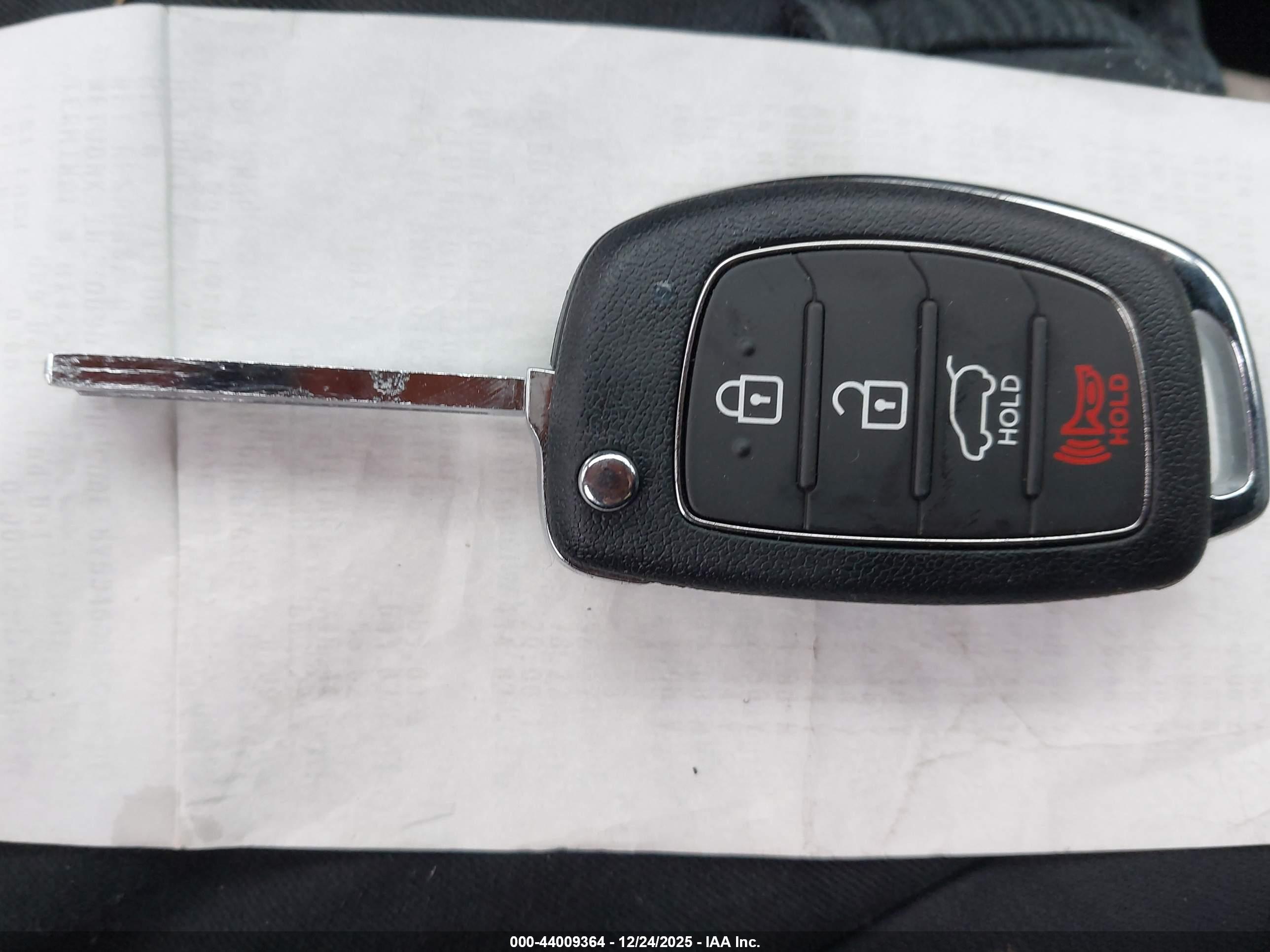 HYUNDAI SANTA image 11