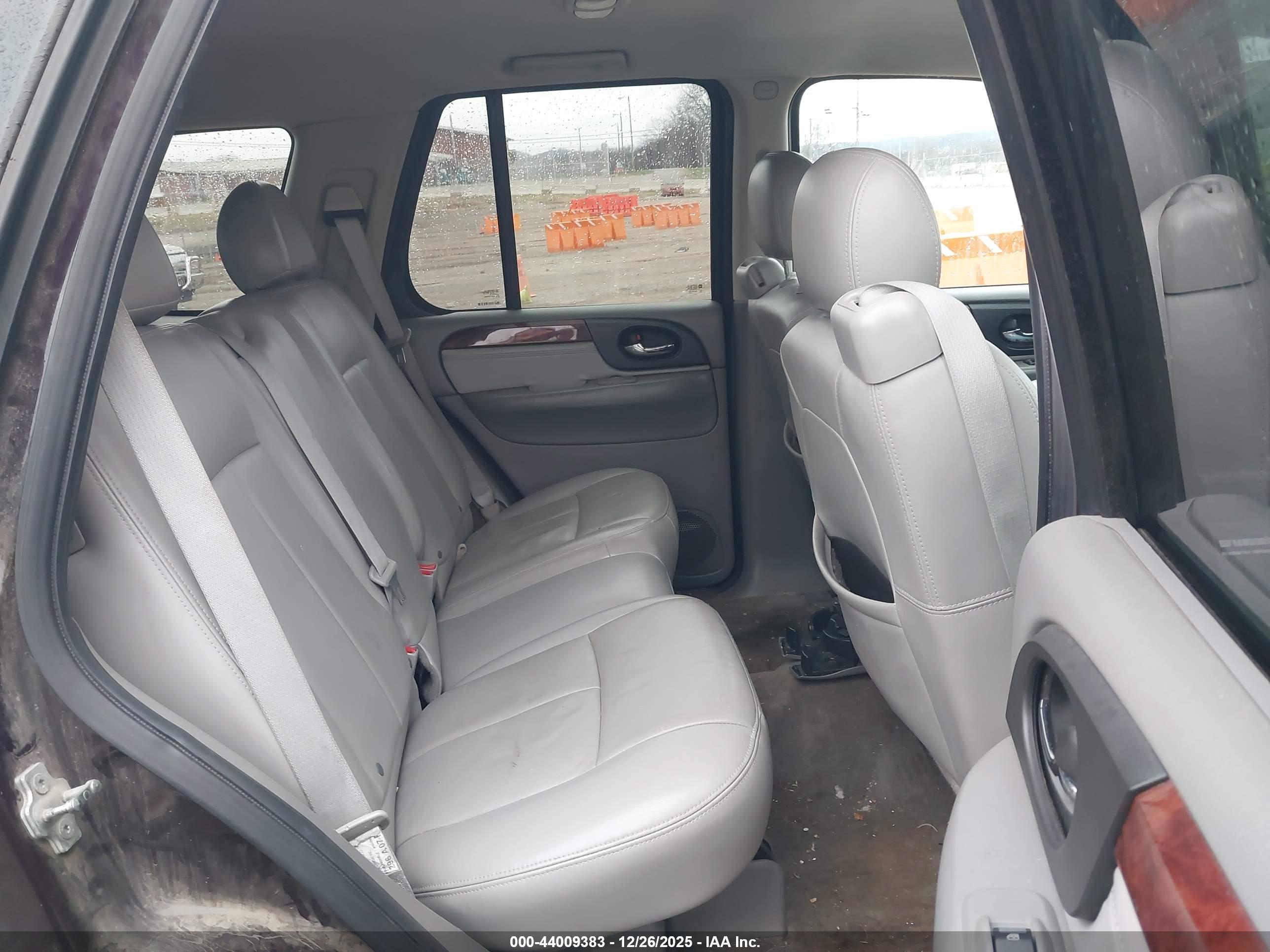 GMC ENVOY image 8
