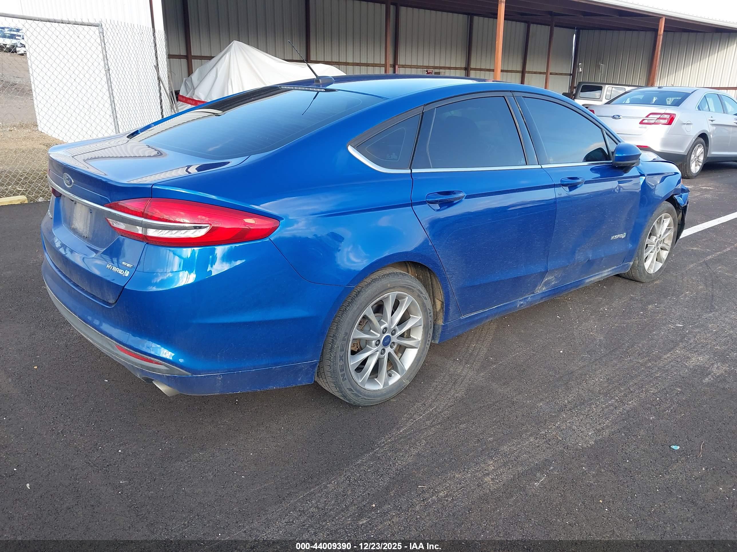 FORD FUSION image 4