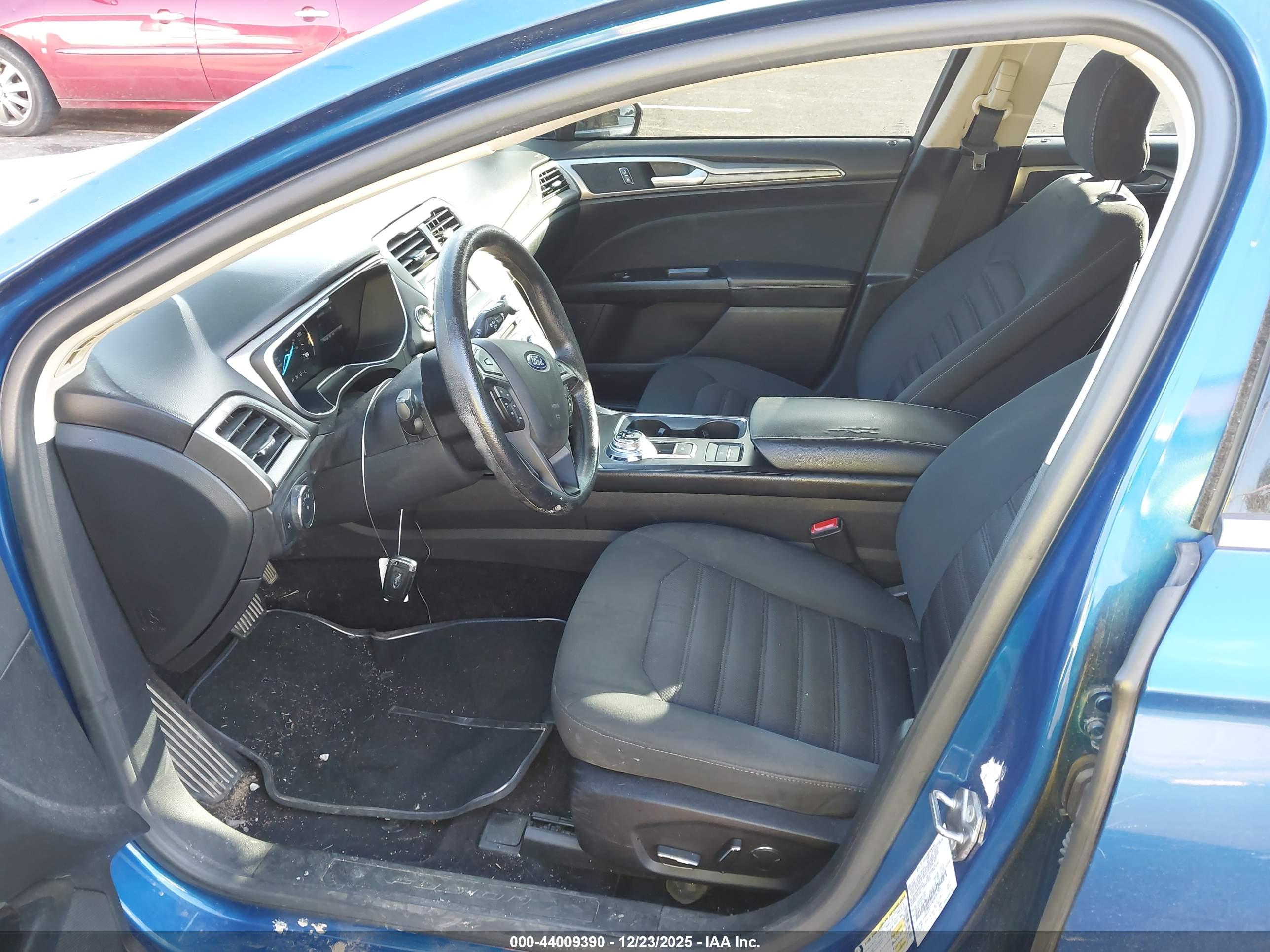 FORD FUSION image 5