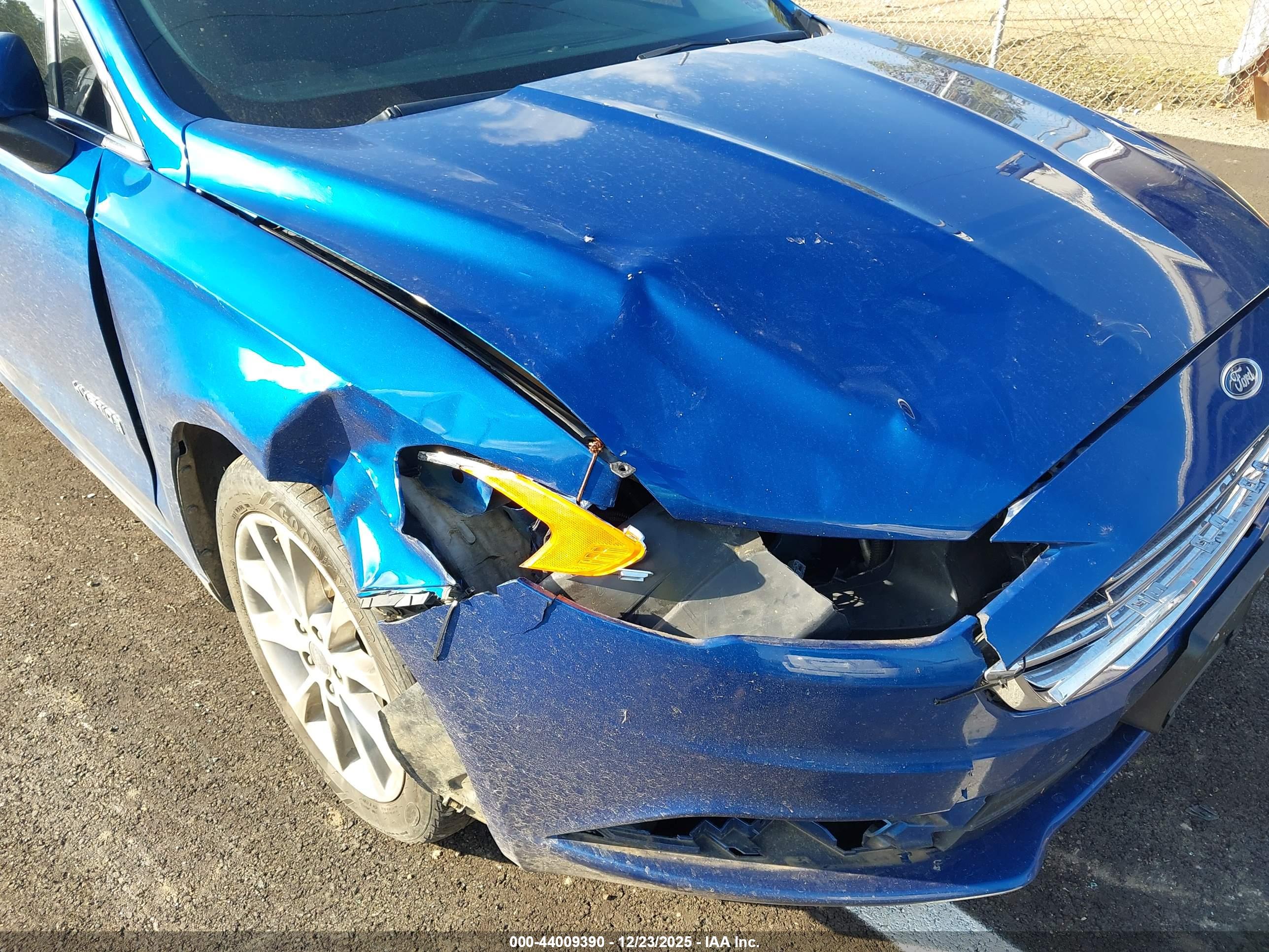 FORD FUSION image 6