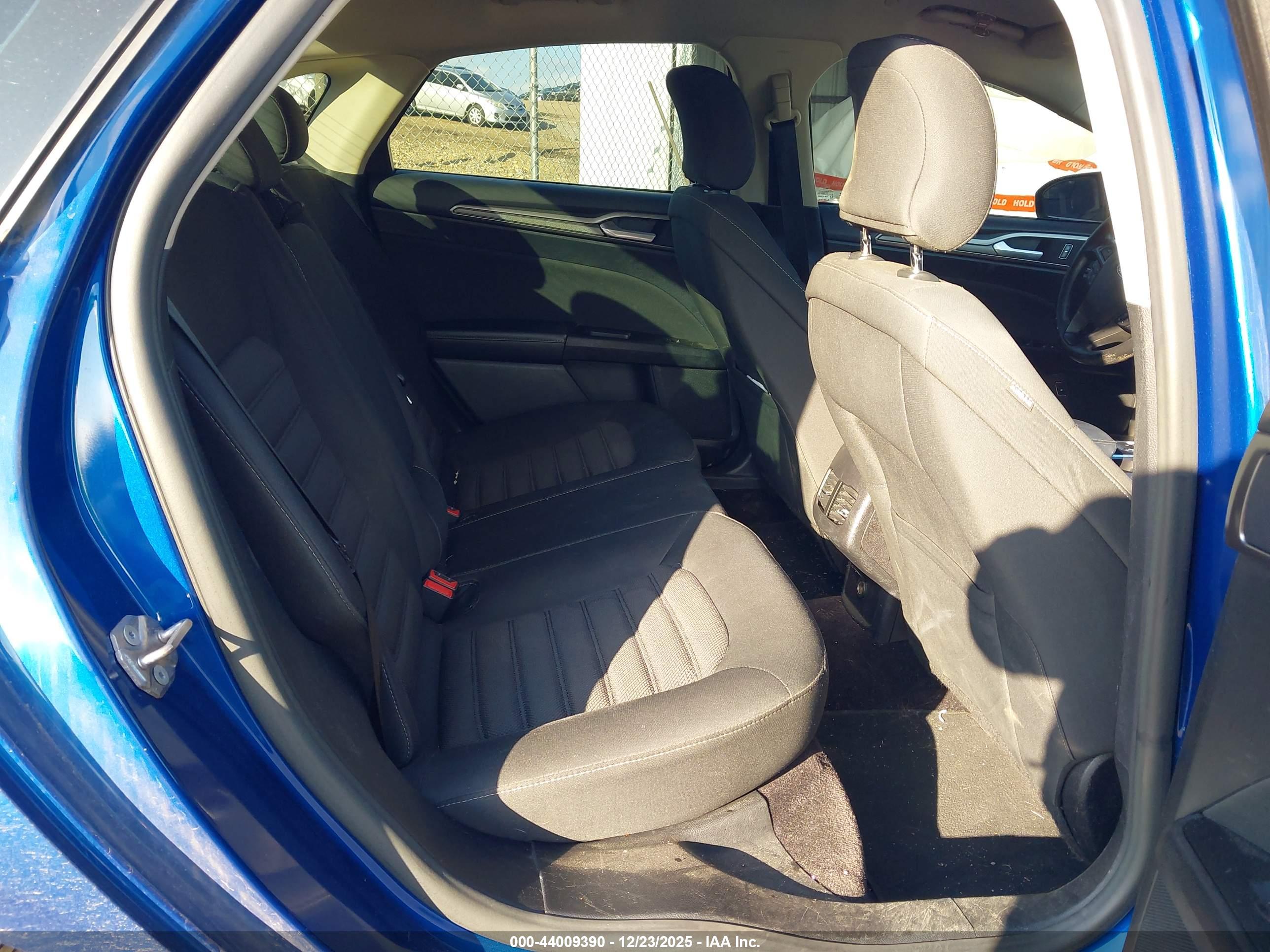 FORD FUSION image 8