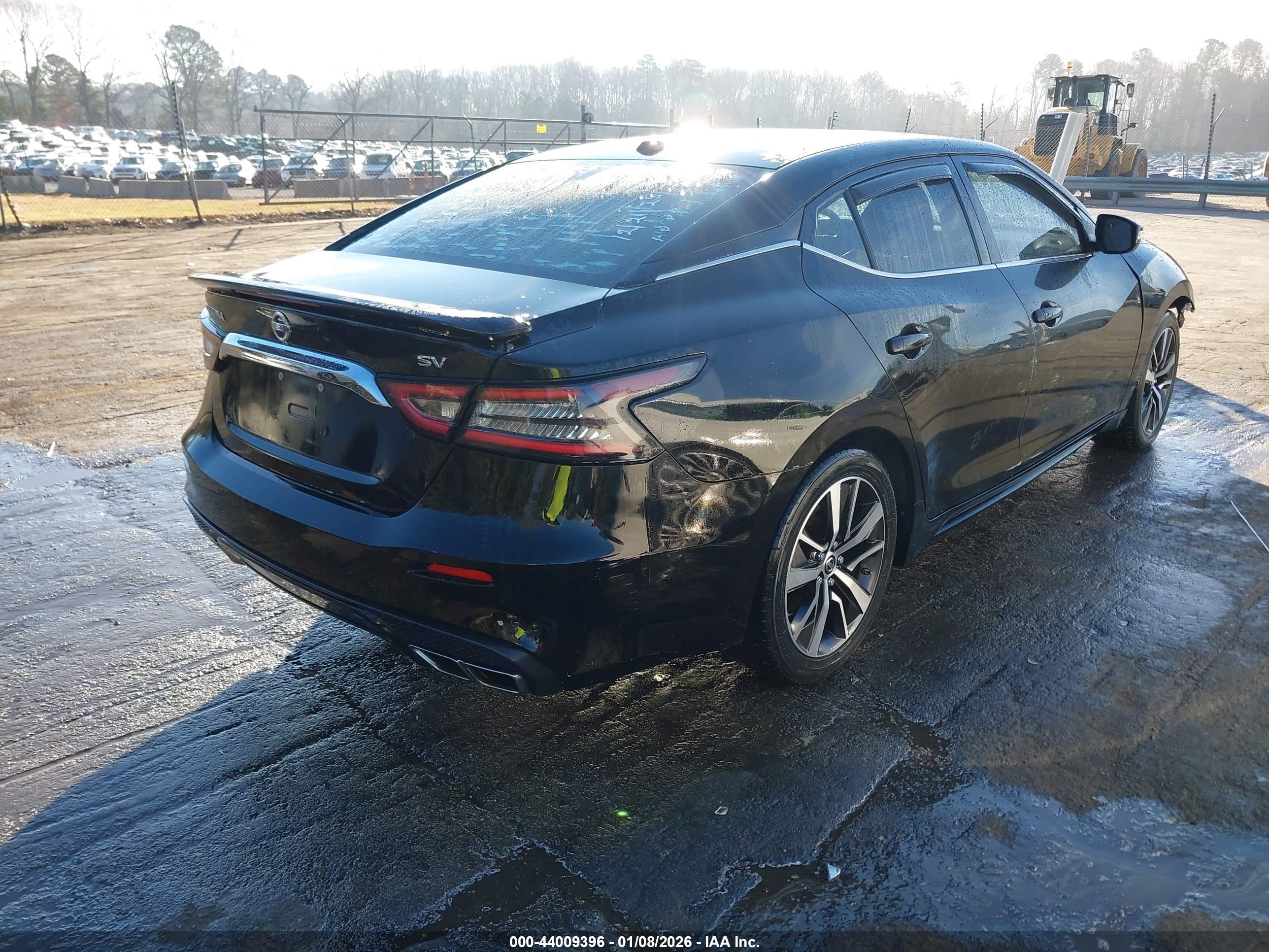 NISSAN MAXIMA image 4
