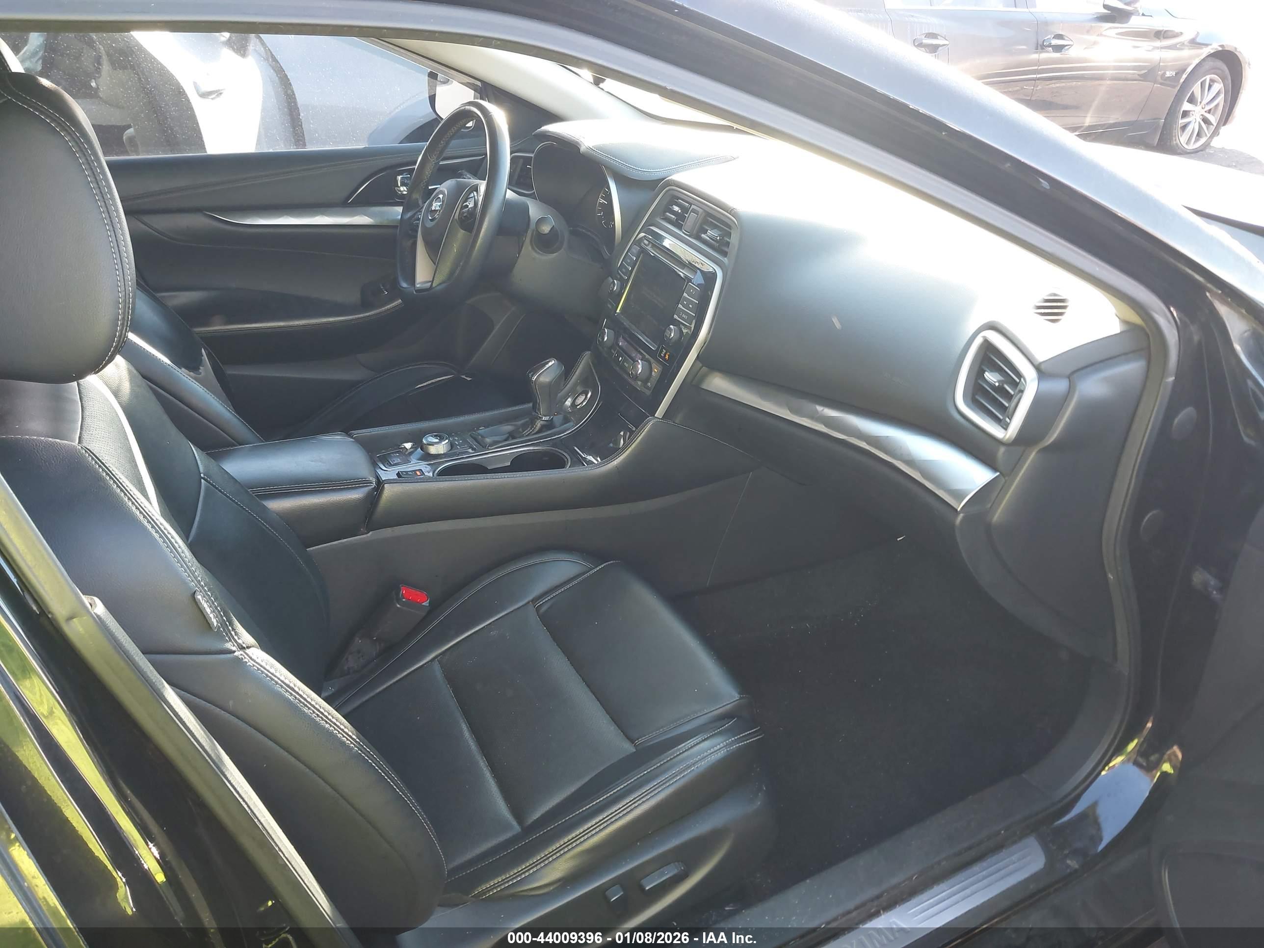 NISSAN MAXIMA image 5