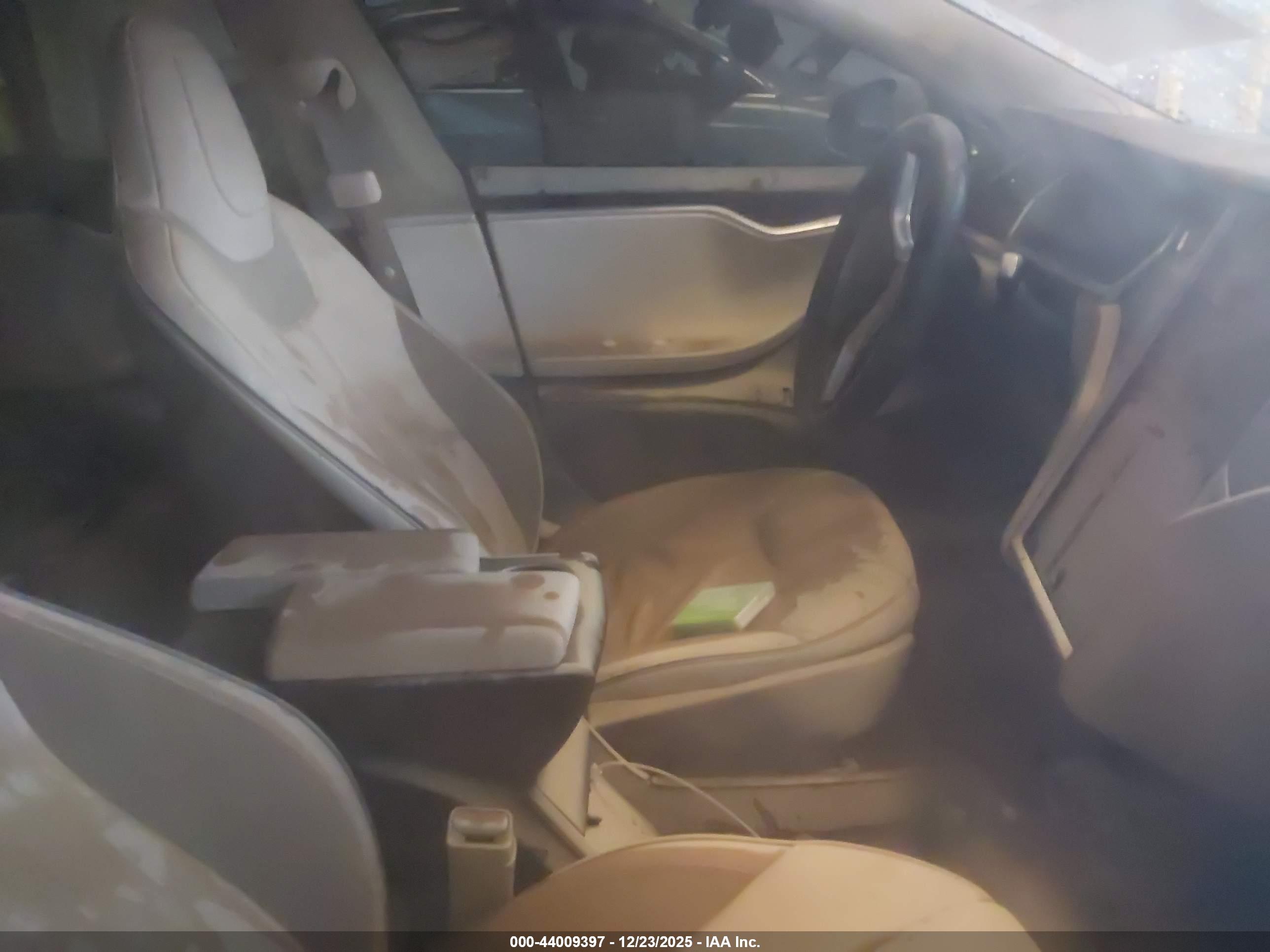TESLA MODEL image 5