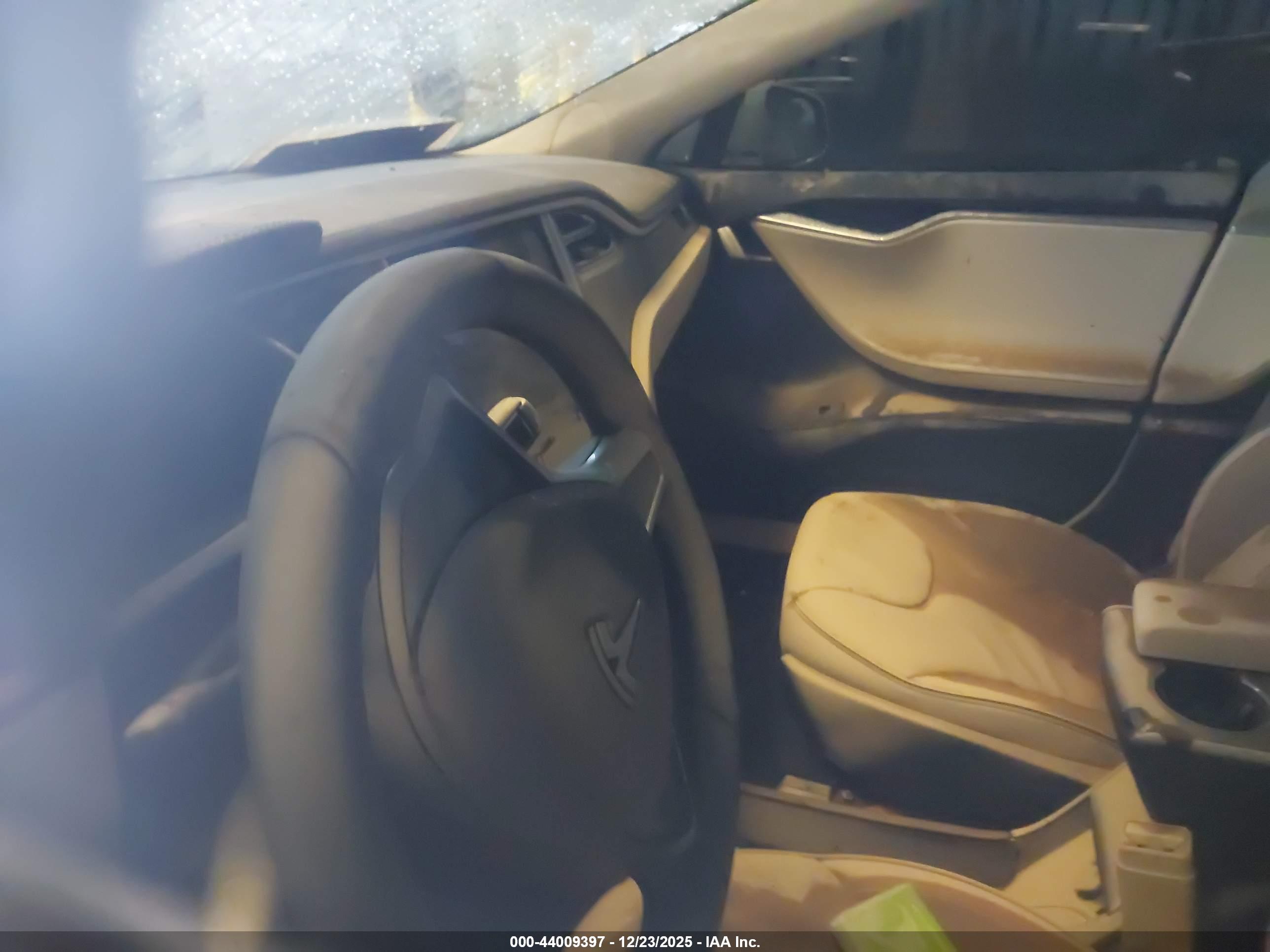 TESLA MODEL image 7