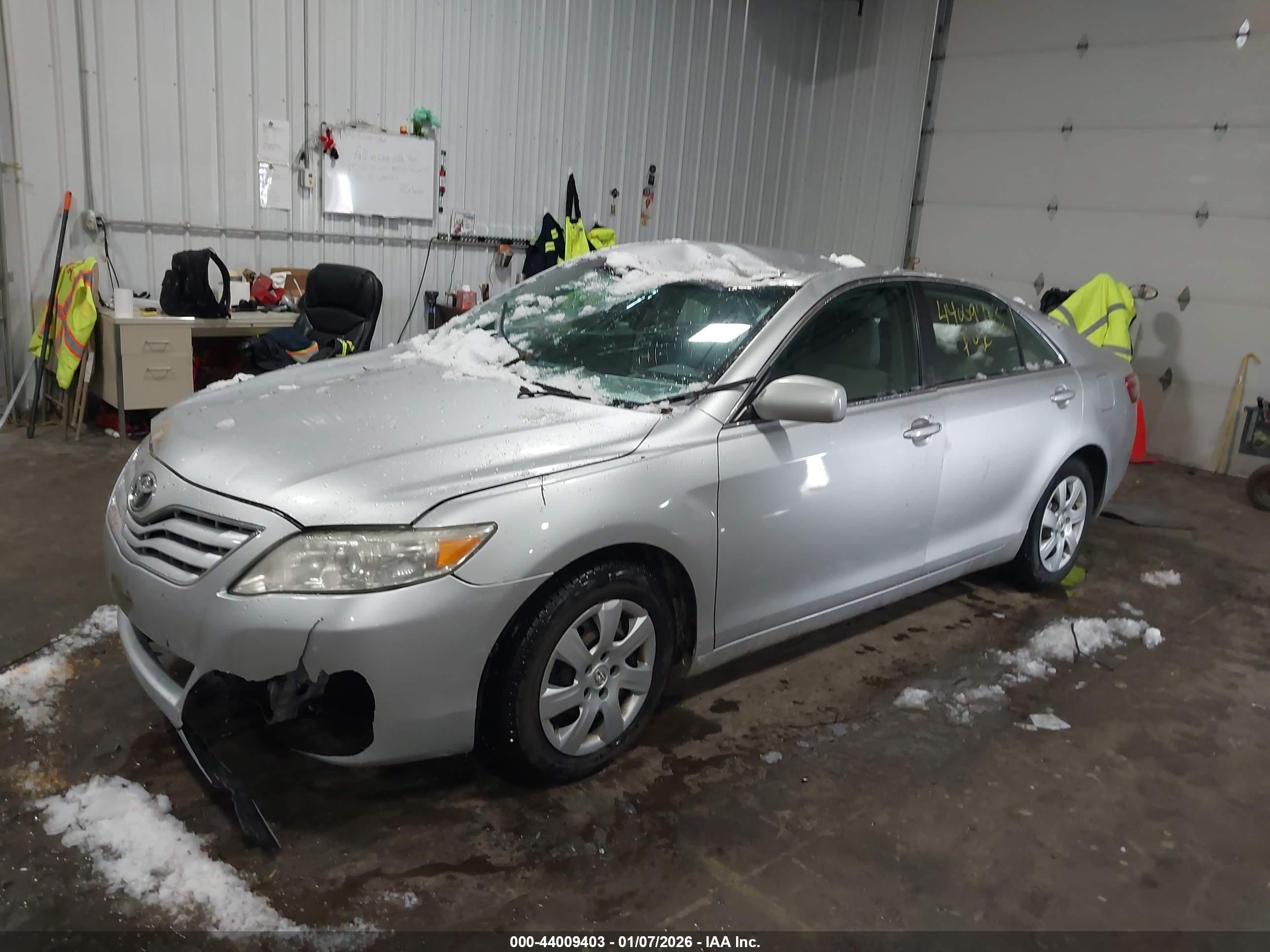 TOYOTA CAMRY image 2
