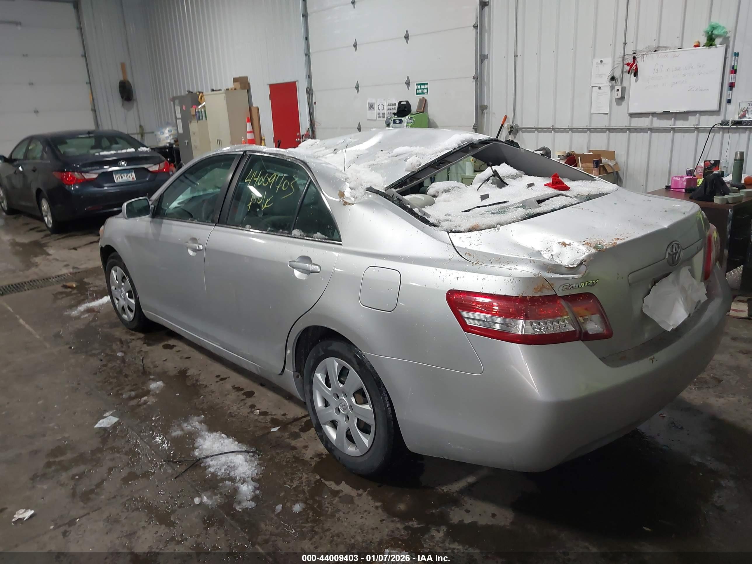 TOYOTA CAMRY image 3