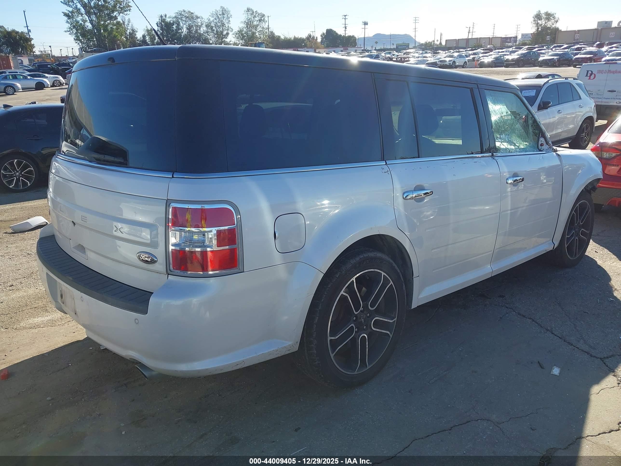 FORD FLEX image 4