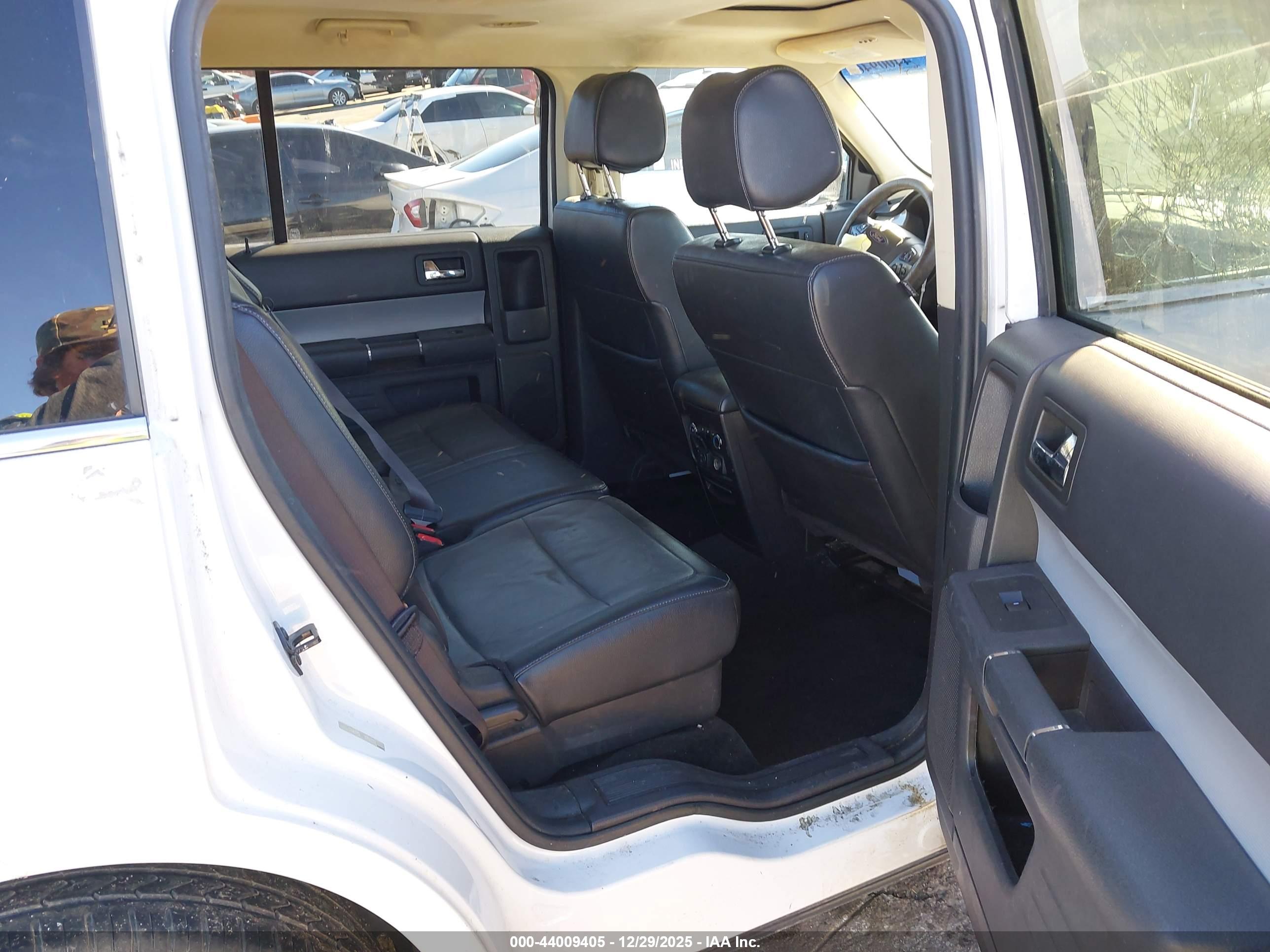 FORD FLEX image 8