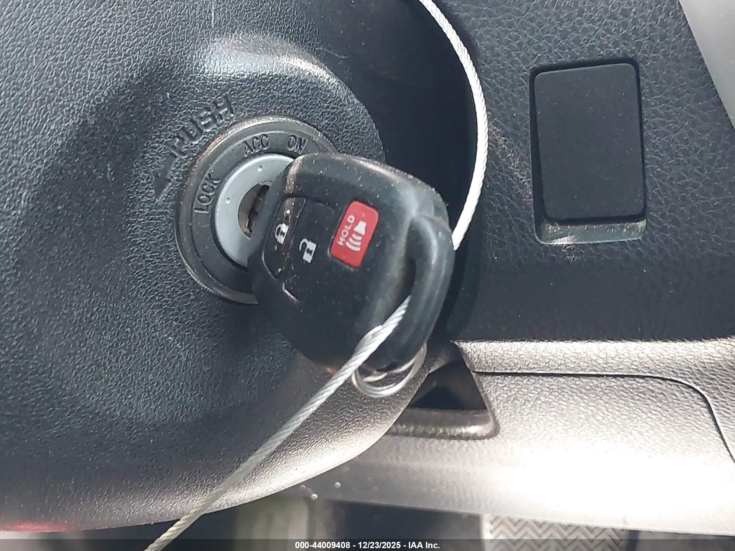 TOYOTA RAV4 image 11