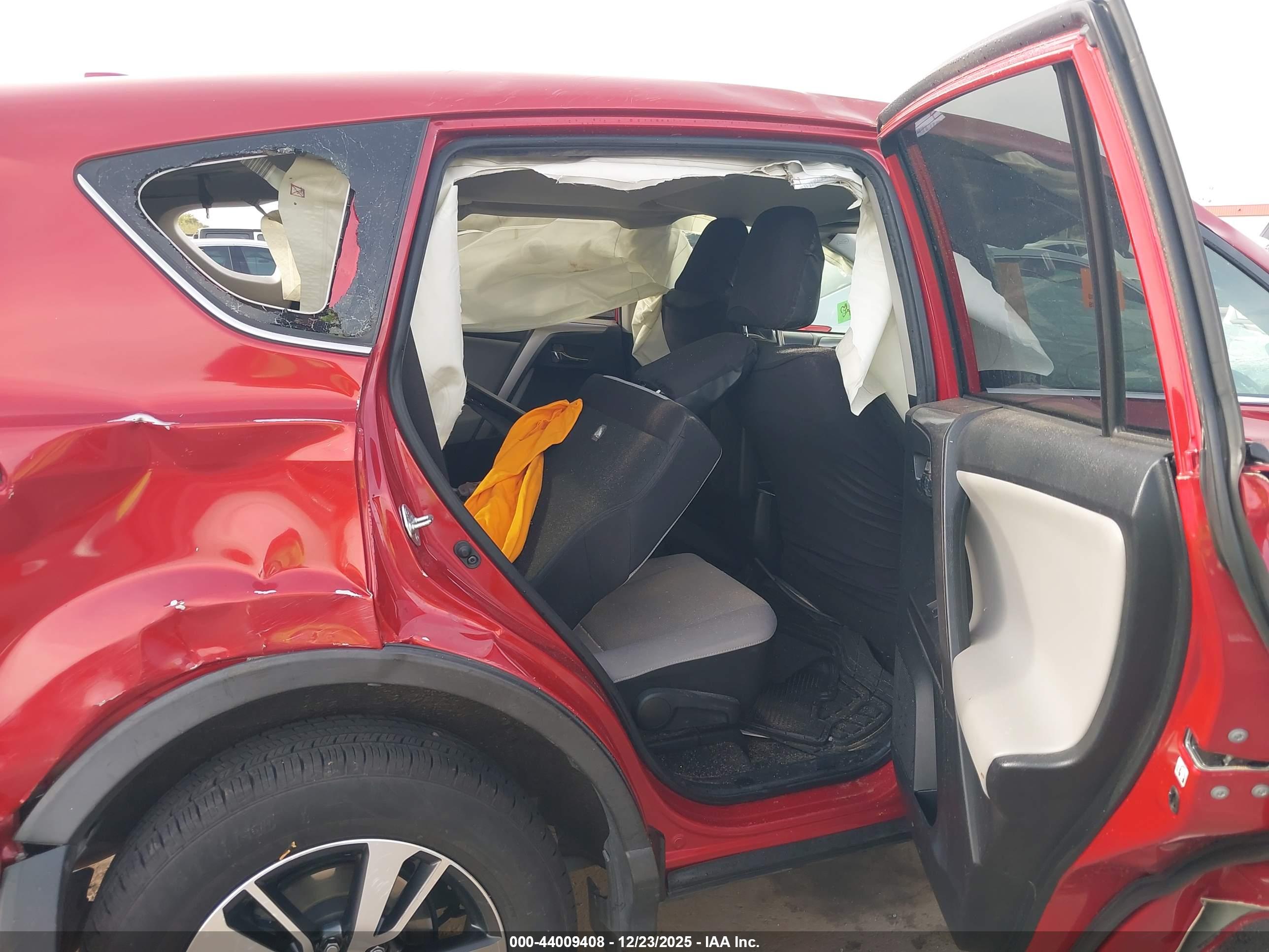 TOYOTA RAV4 image 8