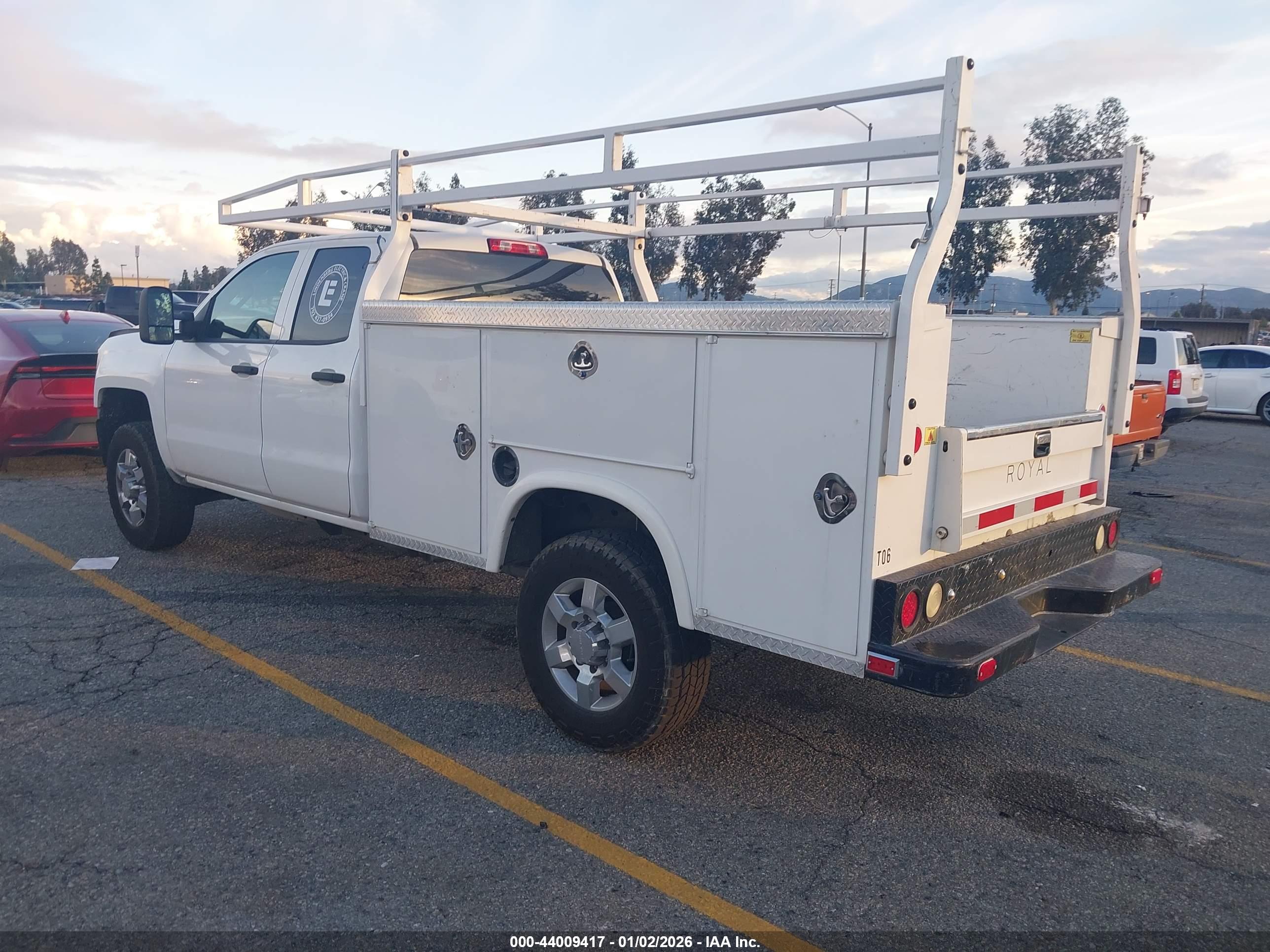 CHEVROLET SILVERADO image 3