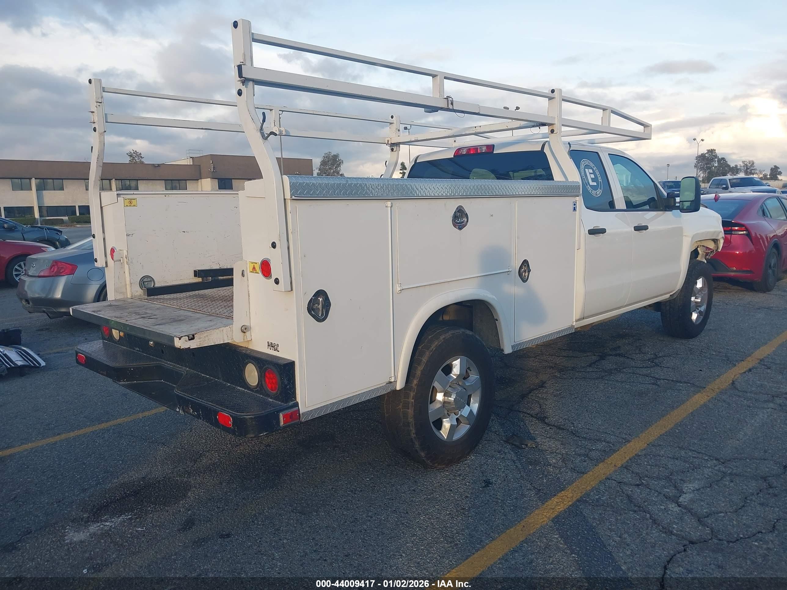 CHEVROLET SILVERADO image 4