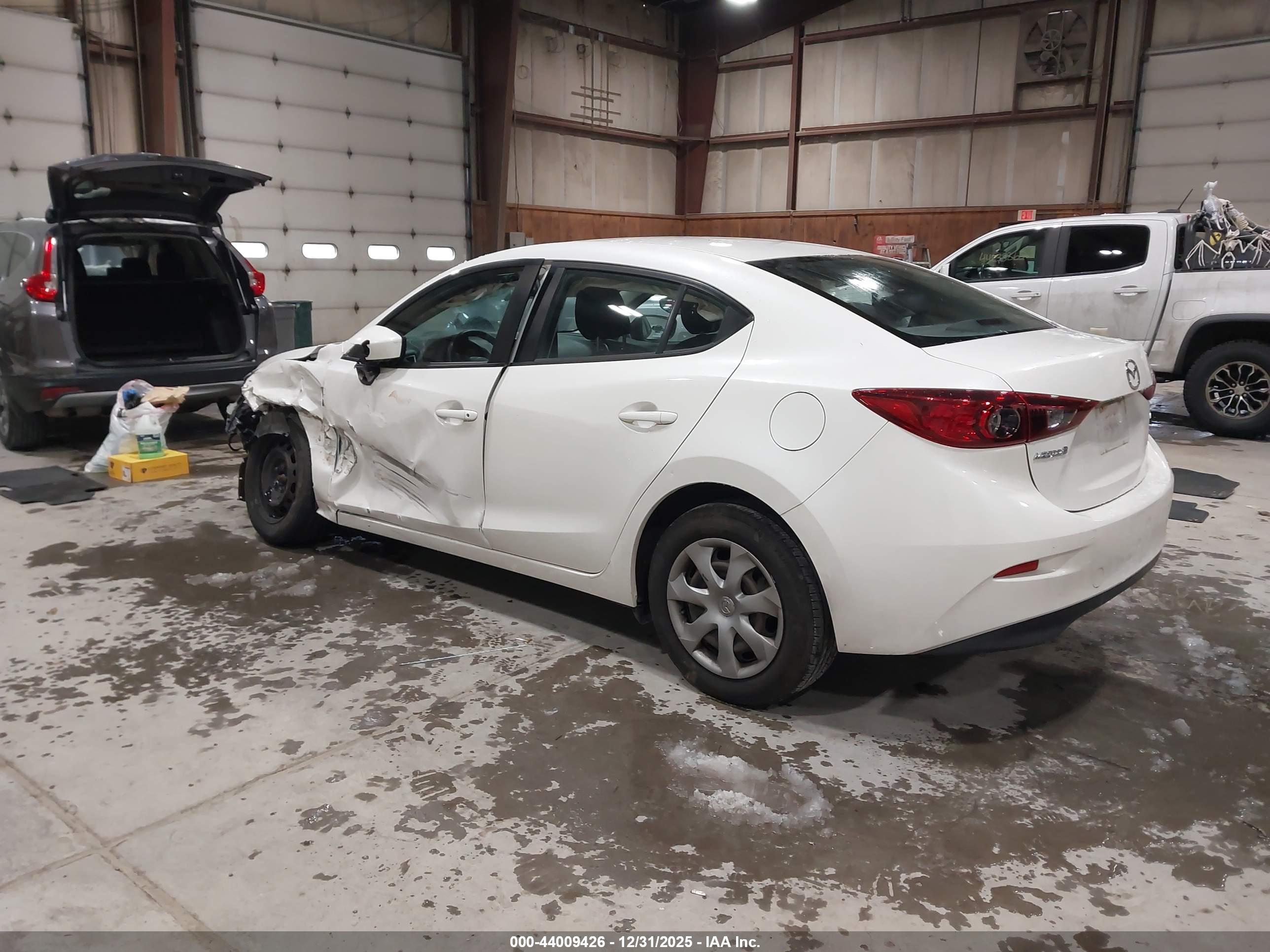MAZDA MAZDA3 image 3