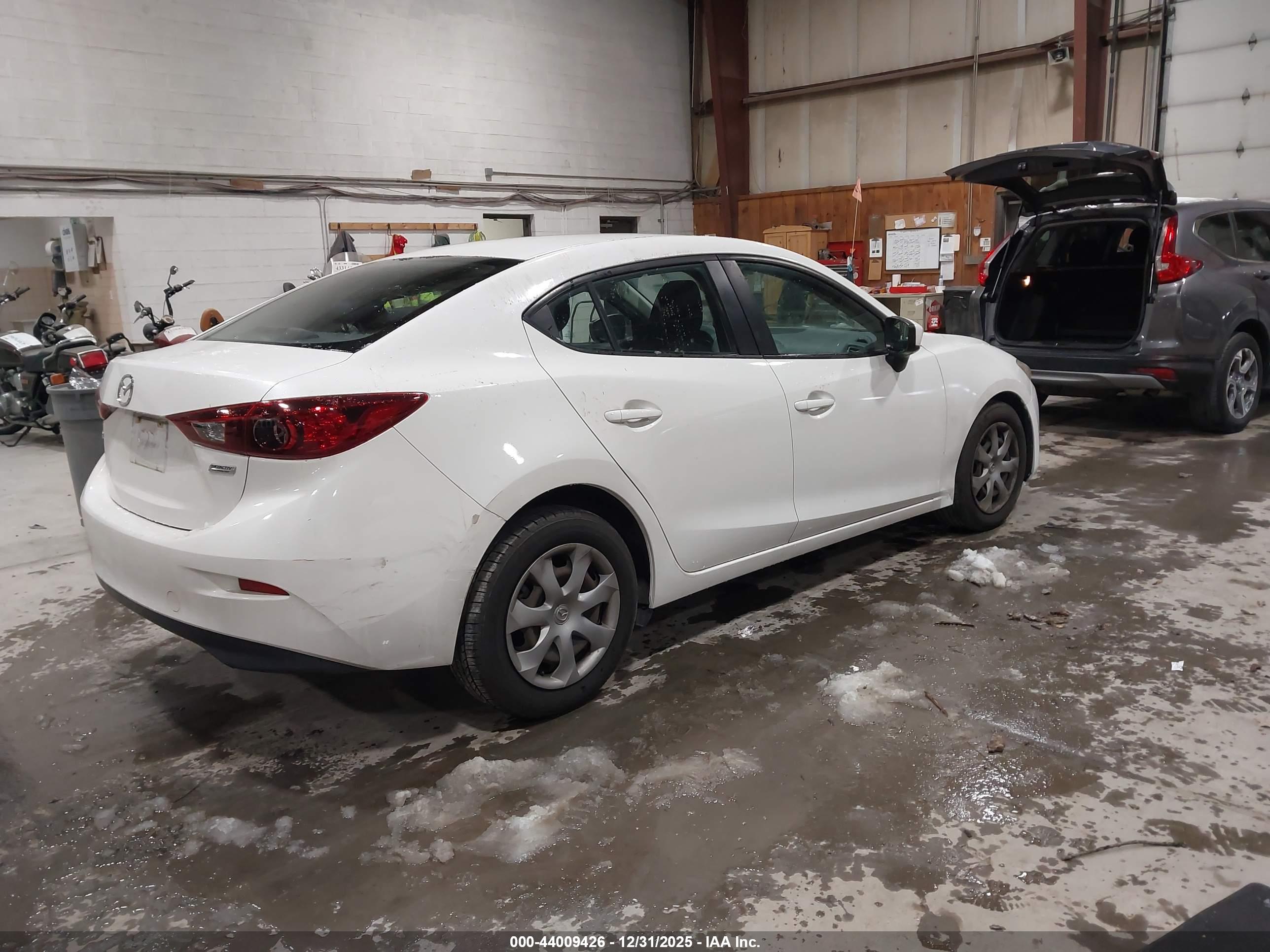 MAZDA MAZDA3 image 4